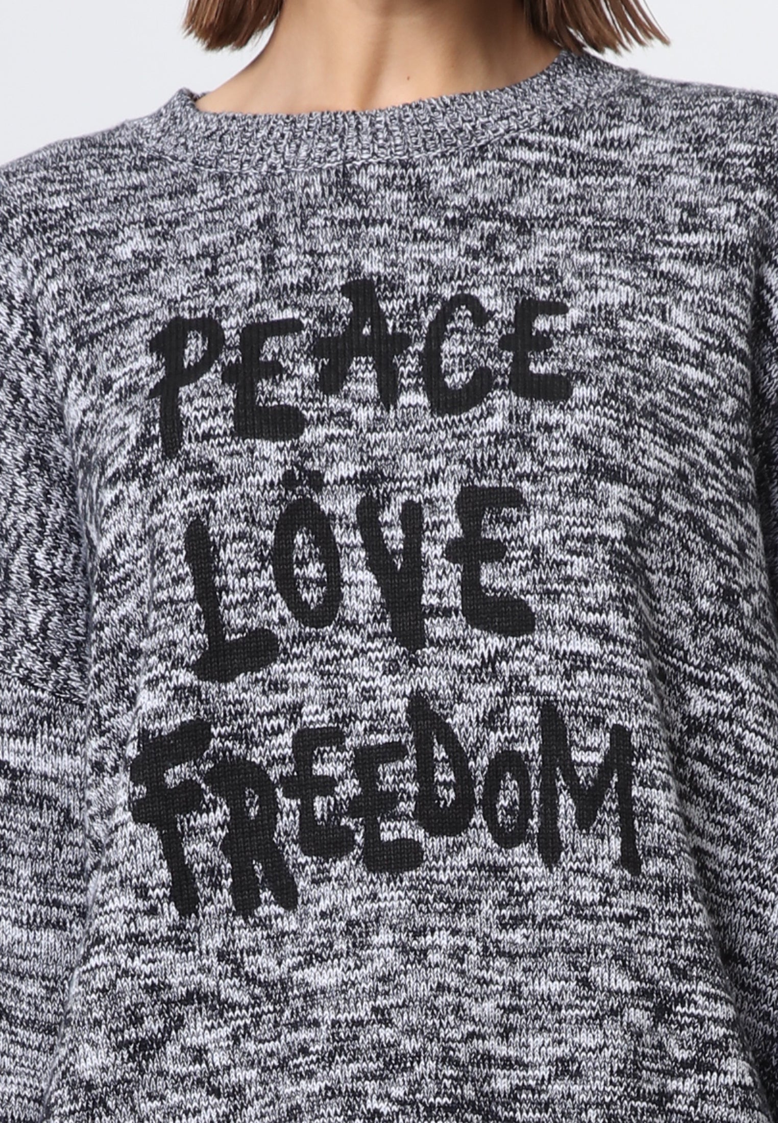 PEACE JUMPER BLACK & WHITE