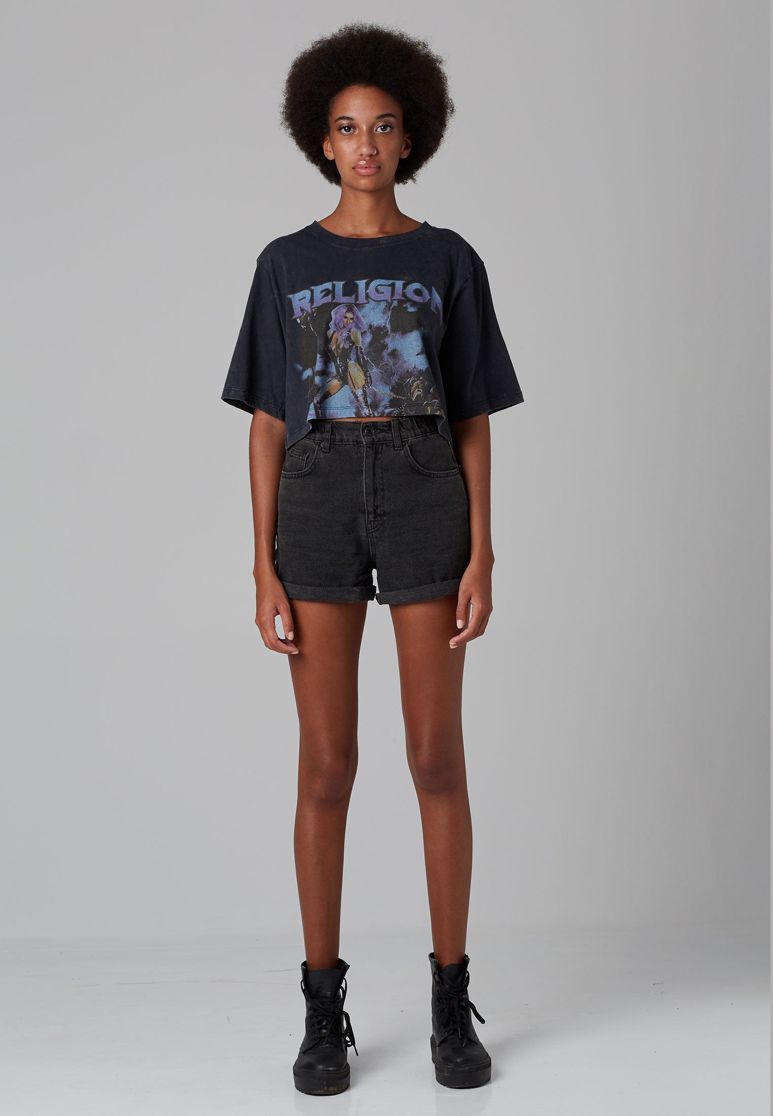 TAME THE BEAST CROP T-SHIRT VINTAGE BLACK