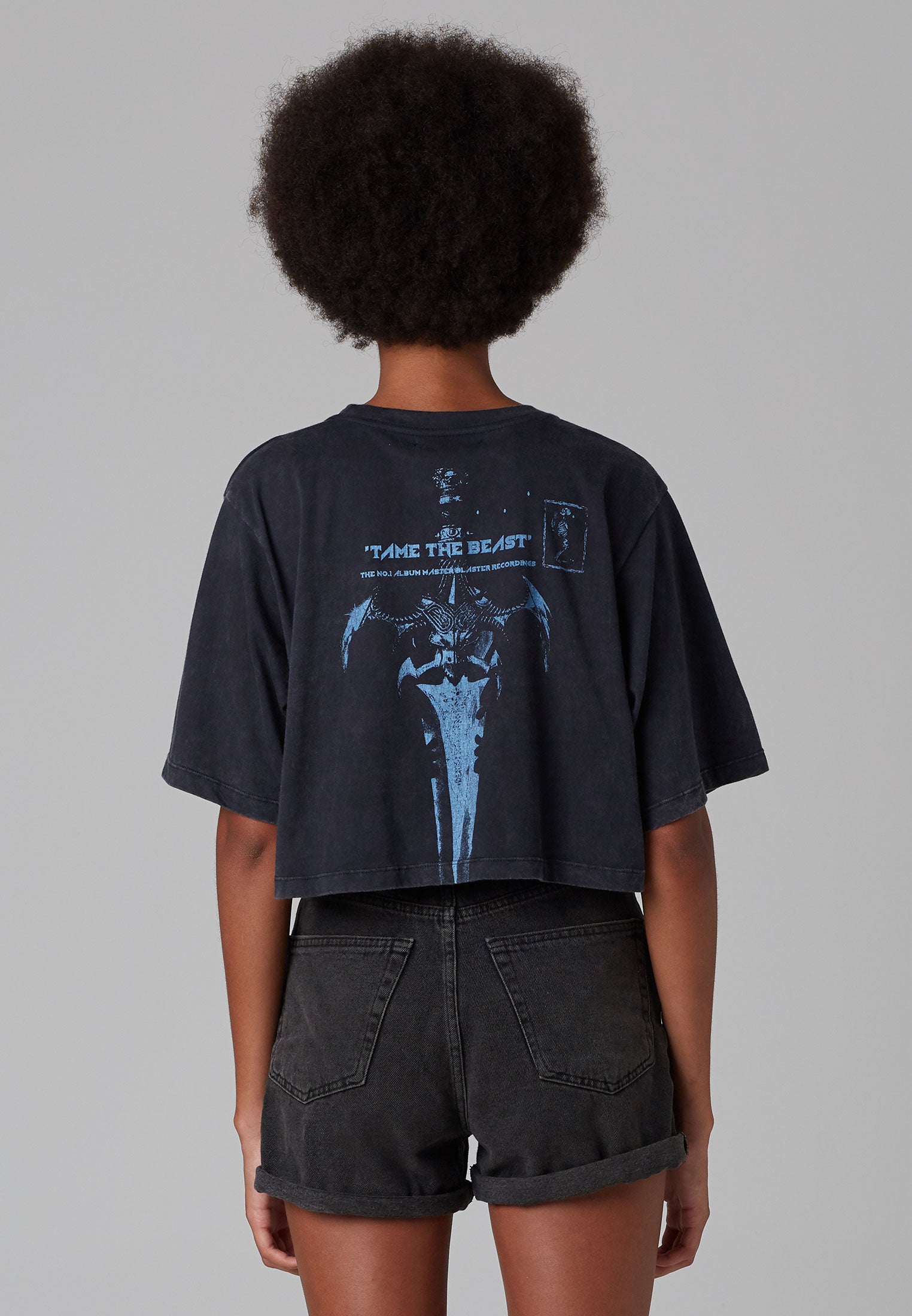 TAME THE BEAST CROP T-SHIRT VINTAGE BLACK