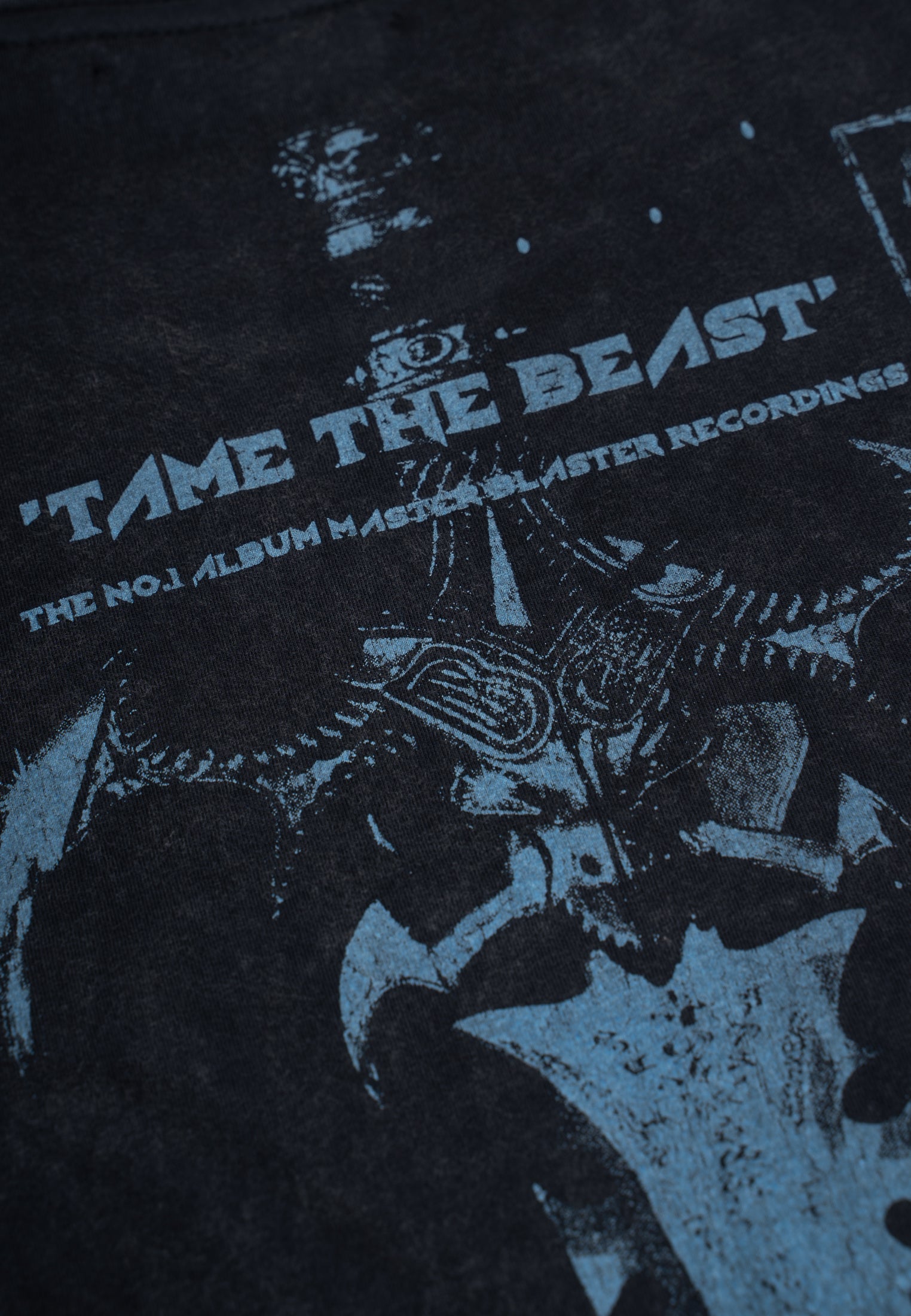 TAME THE BEAST CROP T-SHIRT VINTAGE BLACK