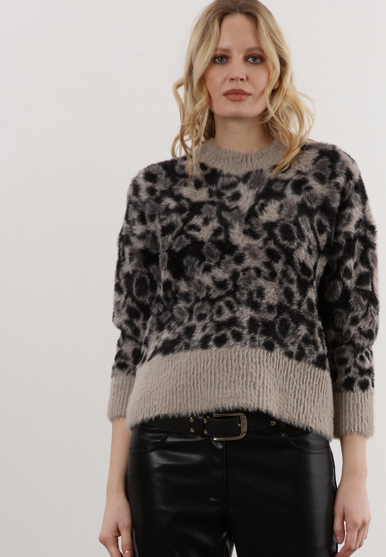 AURA JUMPER BLACK