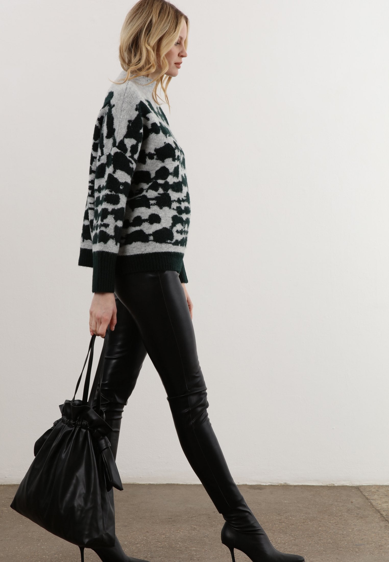 CREST JUMPER FOREST GREEN