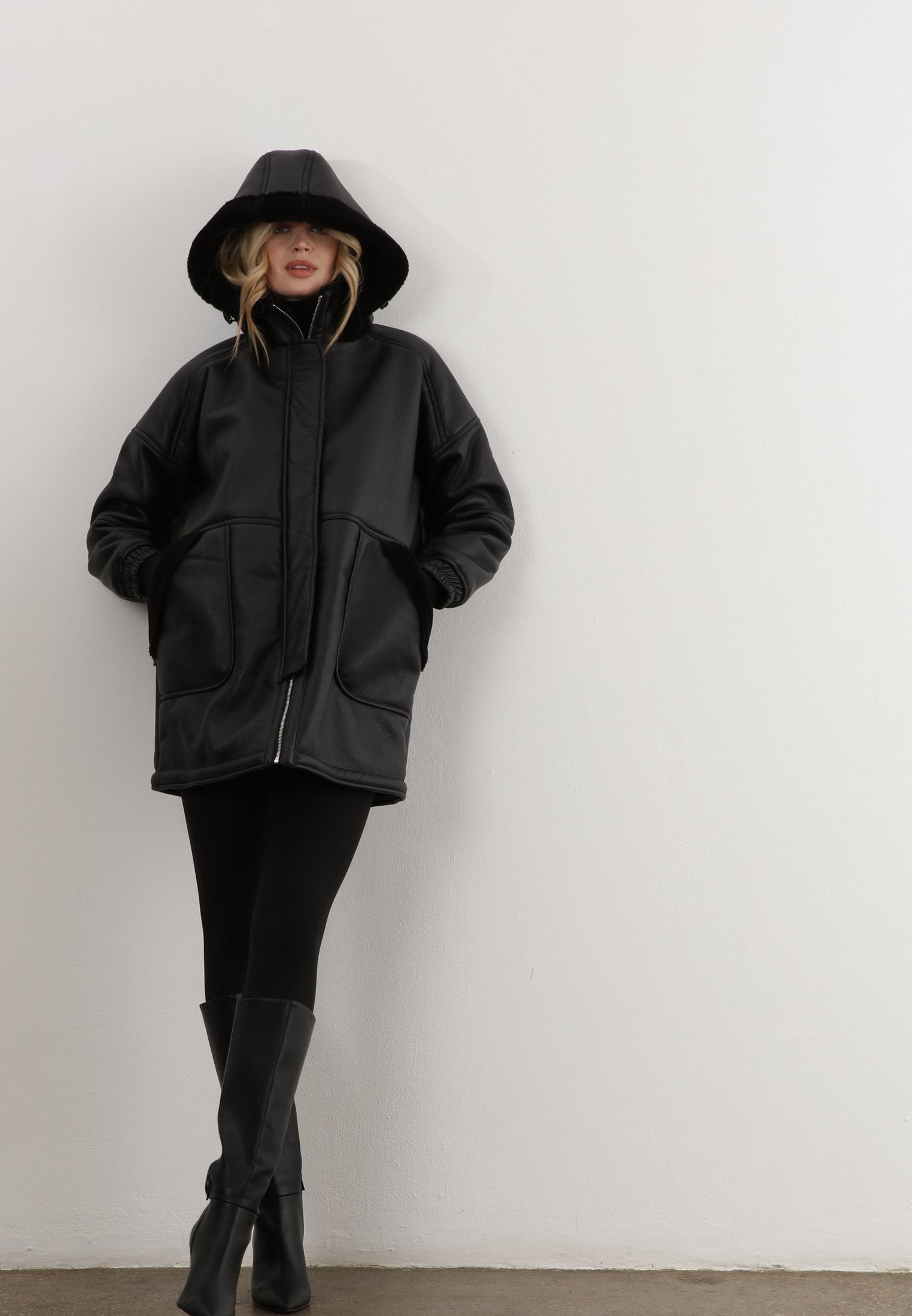 GLOBE COAT BLACK