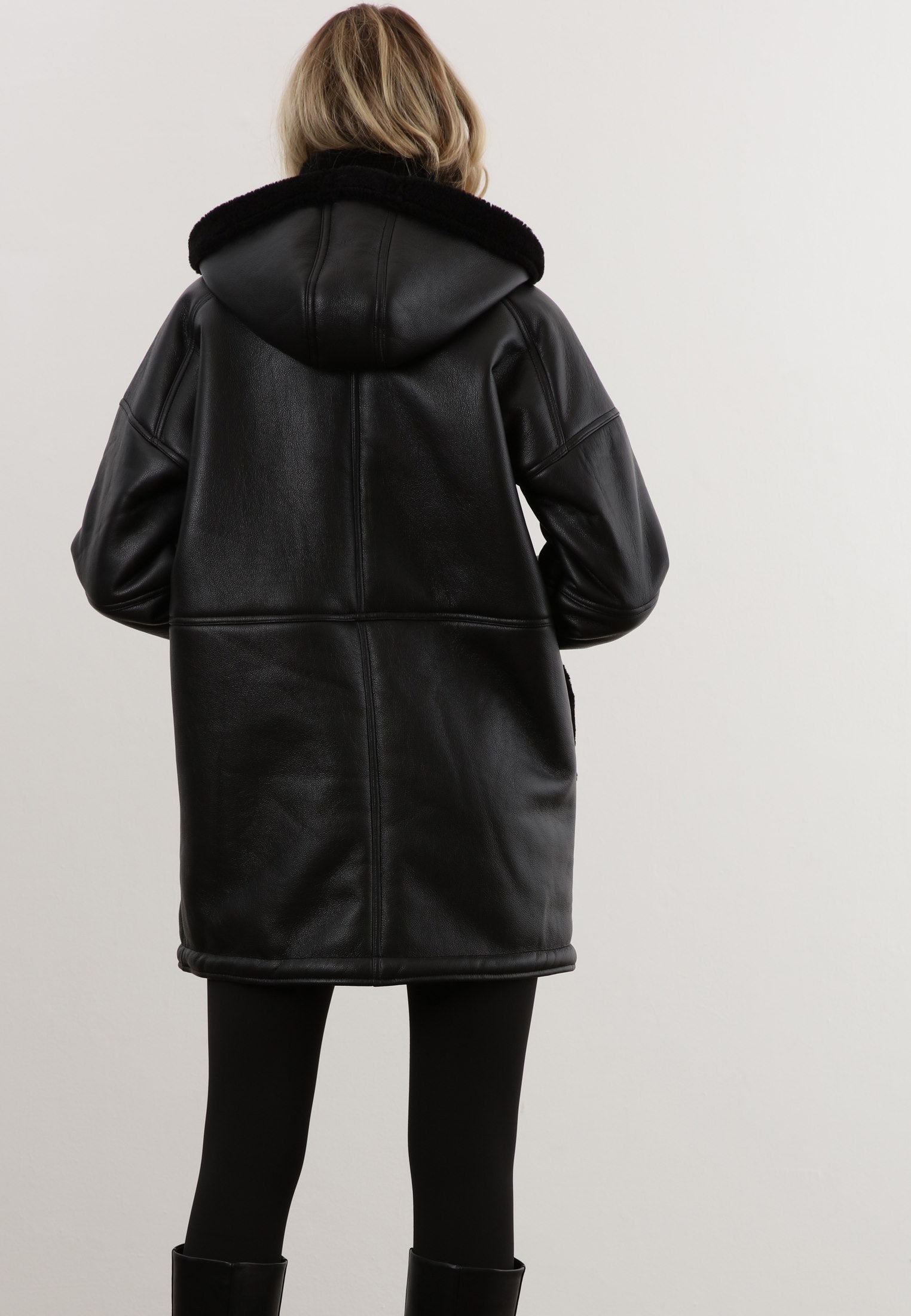 GLOBE COAT BLACK