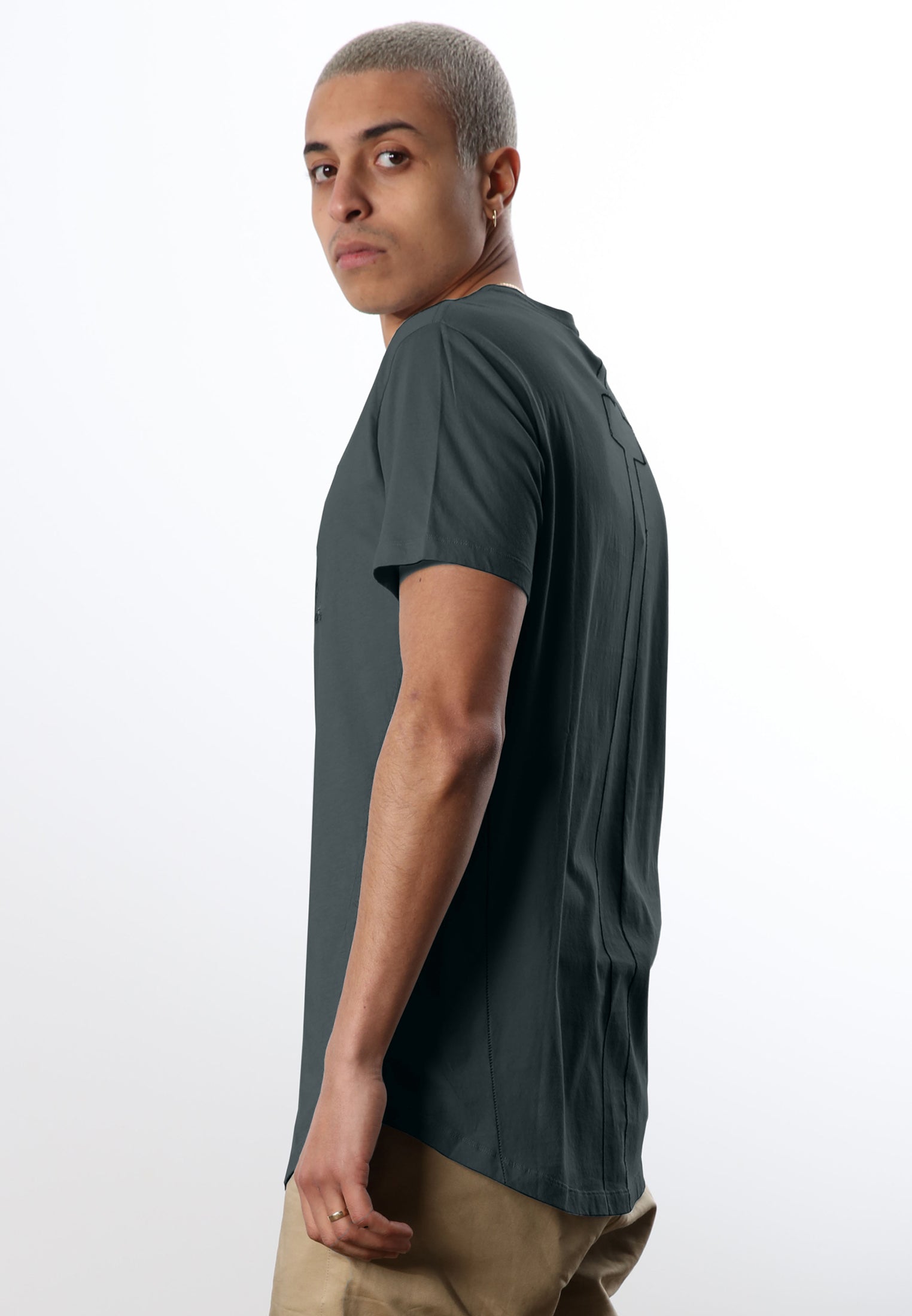 ESSENTIAL CURVED HEM DARK METAL T-SHIRT