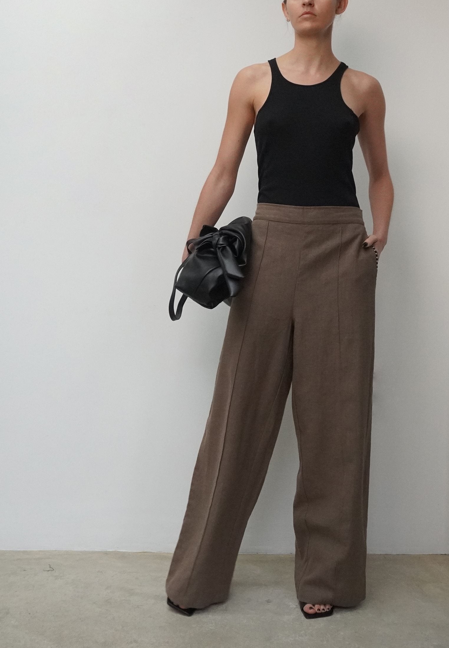 OUTLINE NEUTRAL WIDE LEG TROUSERS