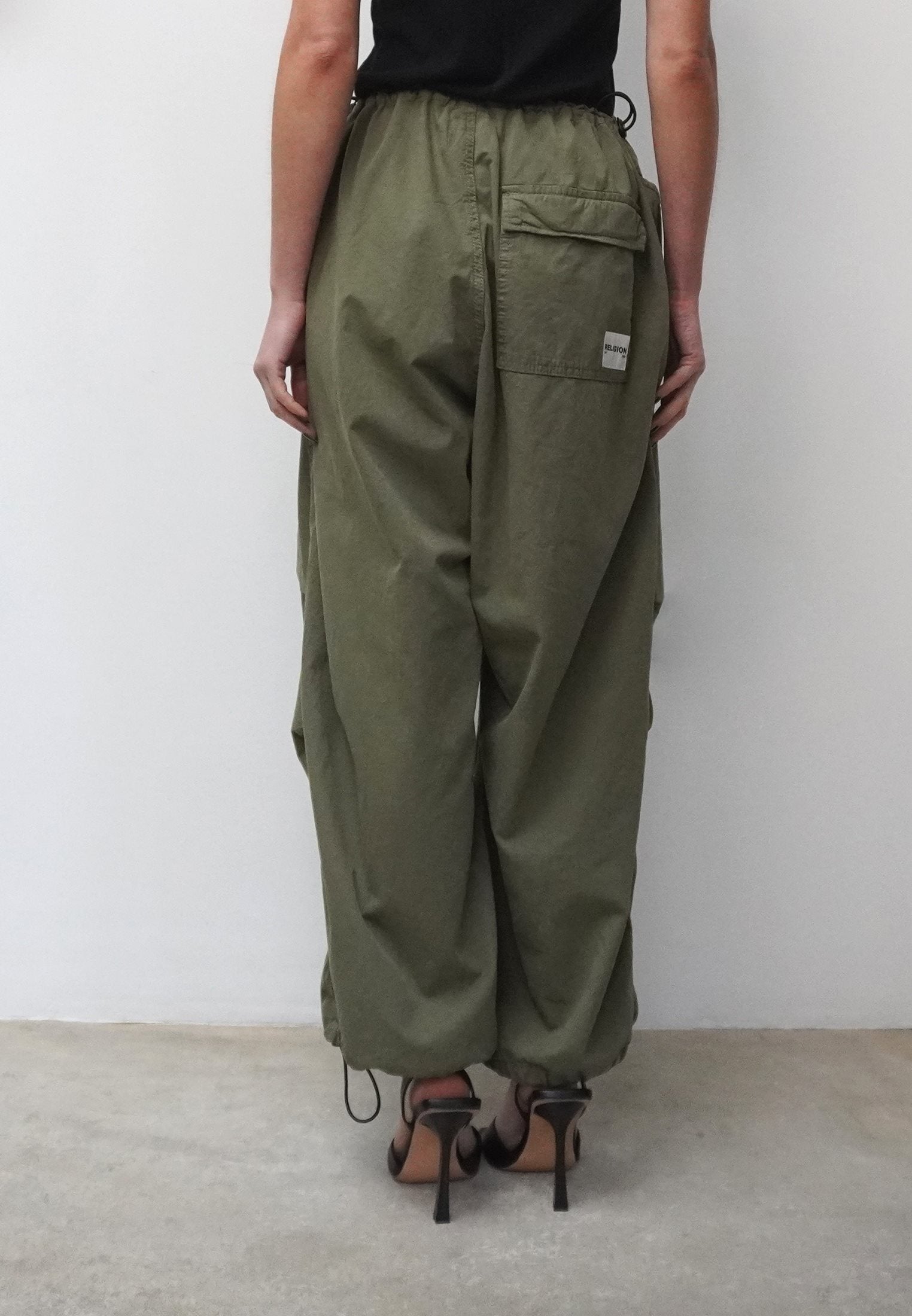 PARACHUTE PANTS KHAKI