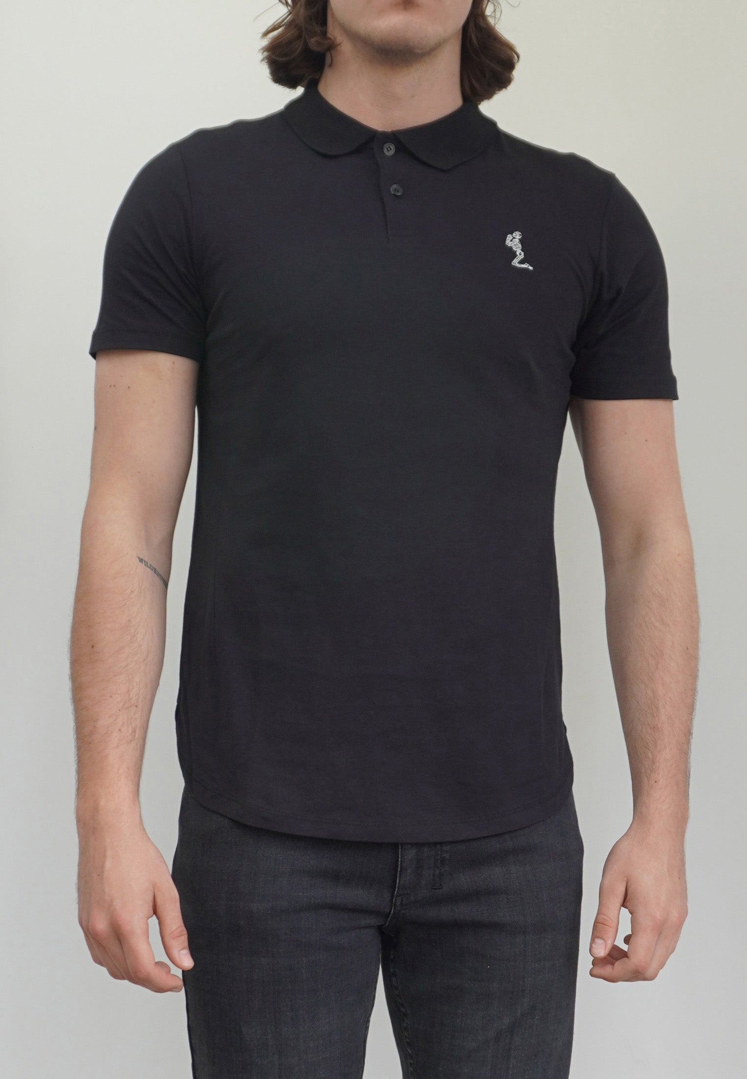 ESSENTIAL CURVED HEM BLACK POLO SHIRT