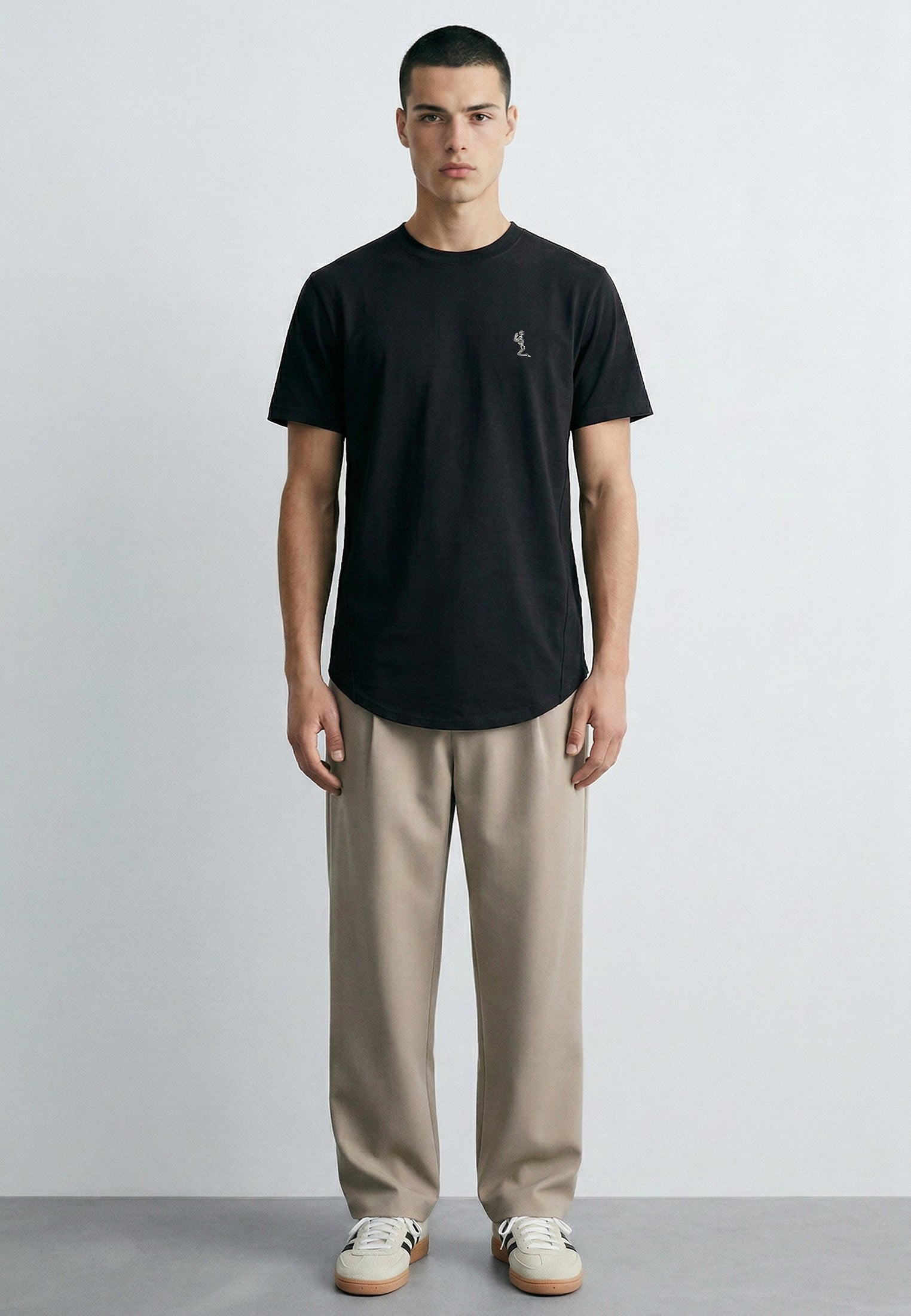 ESSENTIAL CURVED HEM BLACK T-SHIRT