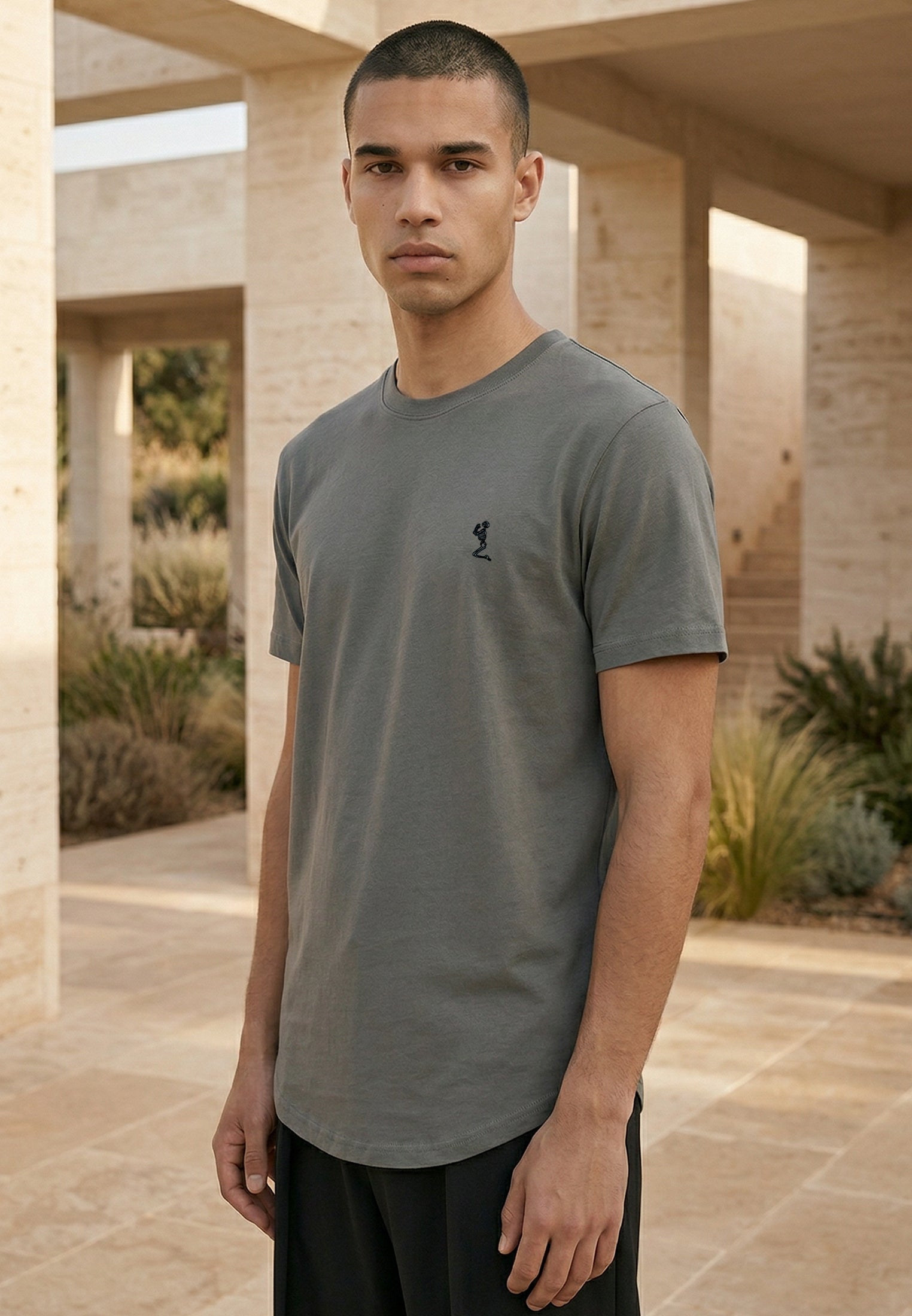 ESSENTIAL SWAG CURVED HEM DARK METAL T-SHIRT