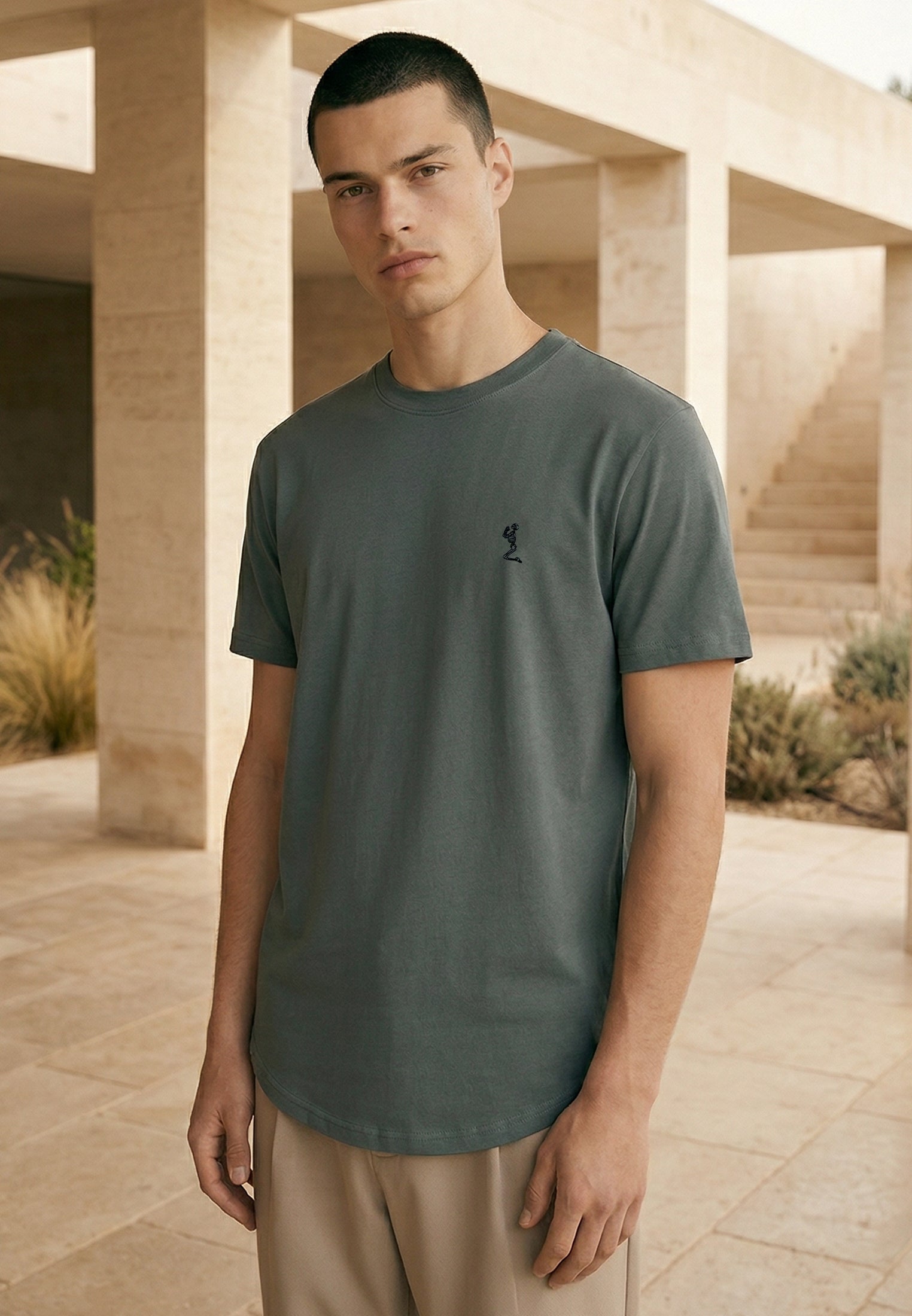 ESSENTIAL SWAG CURVED HEM COAL T-SHIRT