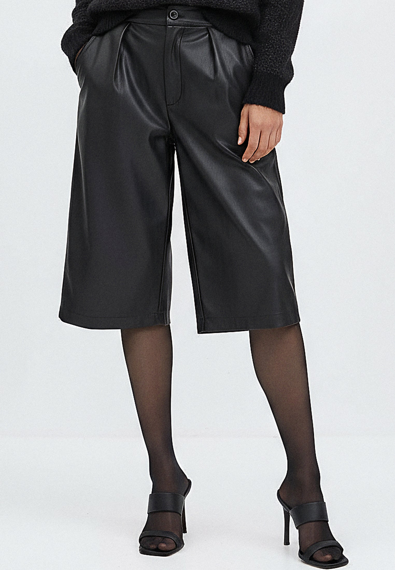 SYSTEM SHORTS BLACK