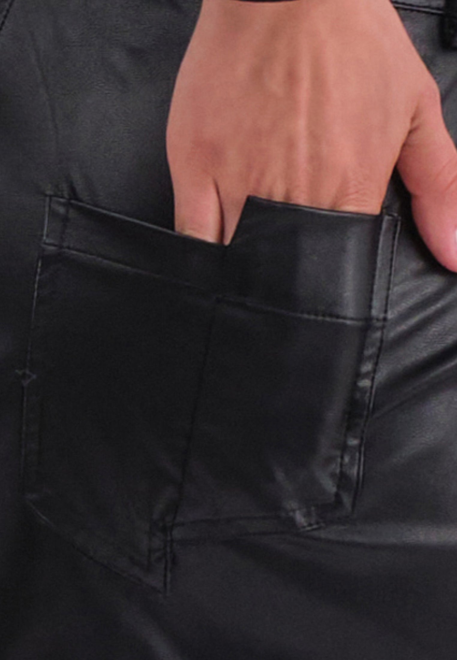 SYSTEM SHORTS BLACK