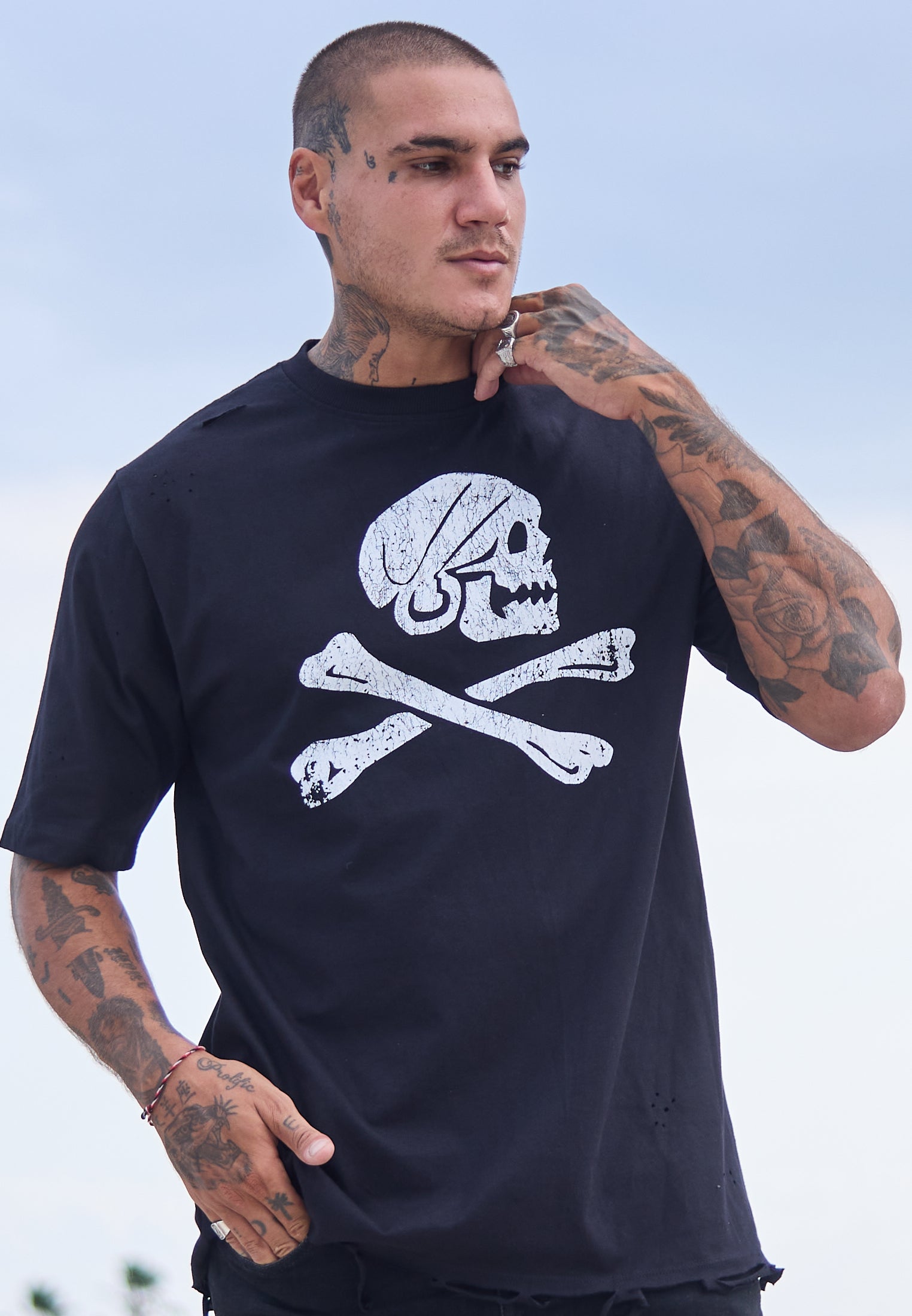 SKULL & CROSSBONES DISTRESSED T-SHIRT BLACK
