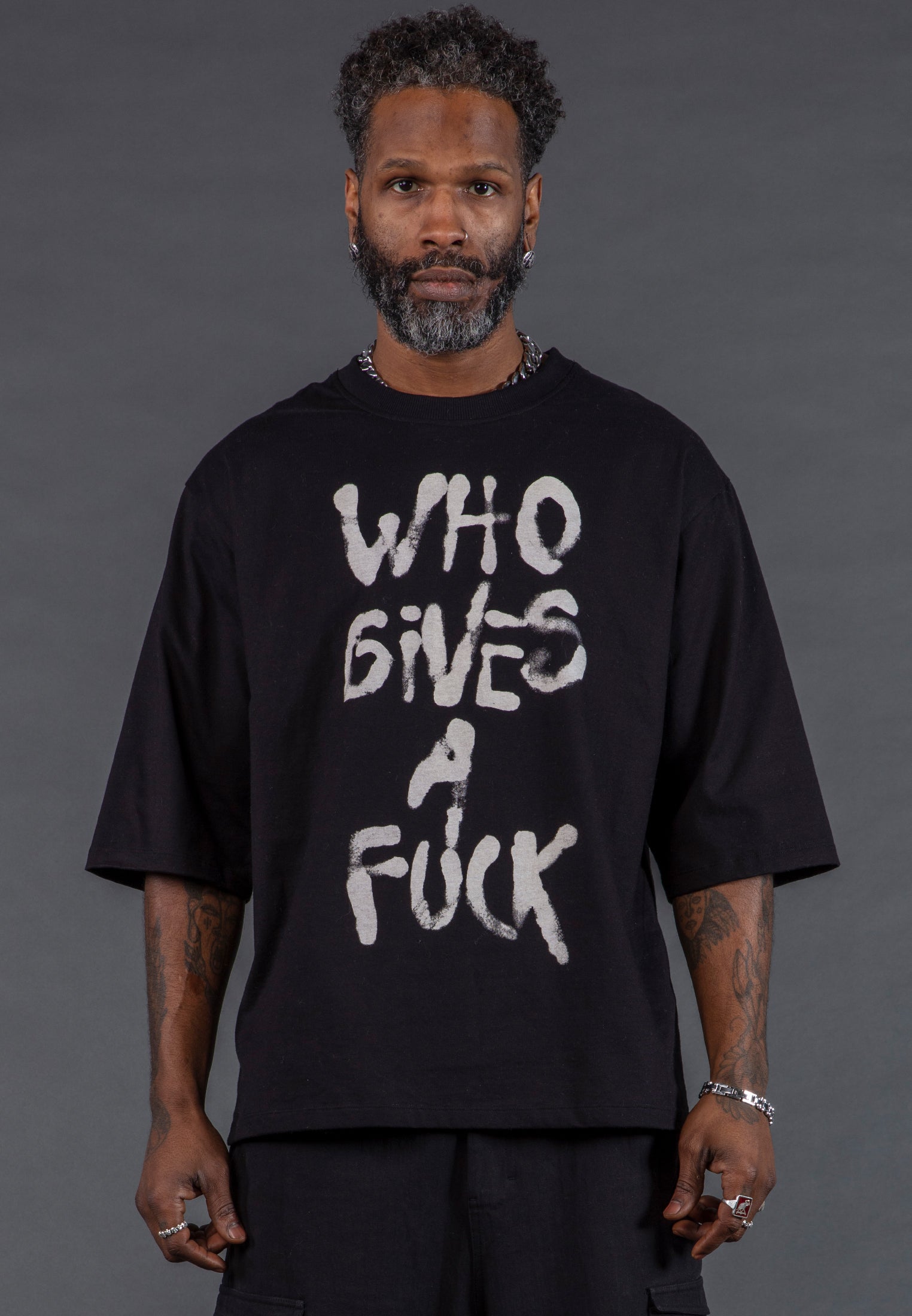 WHO GIVES A FUCK OVERSIZED T-SHIRT BLACK