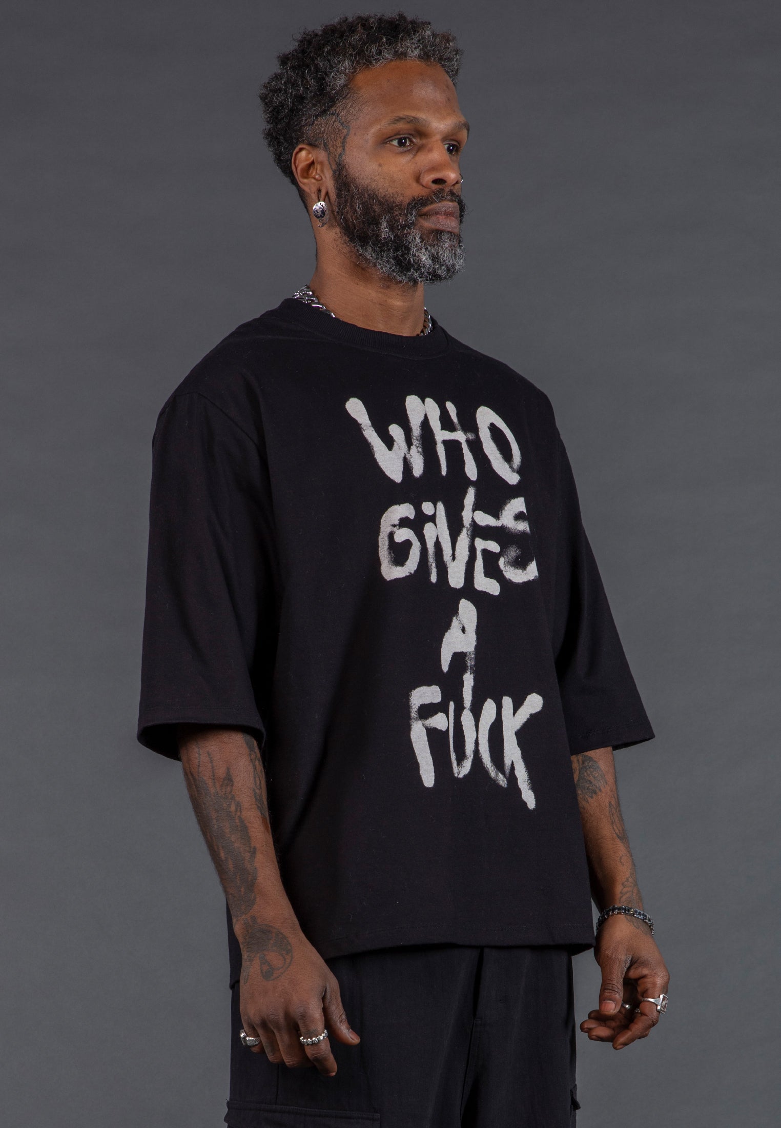 WHO GIVES A FUCK OVERSIZED T-SHIRT BLACK