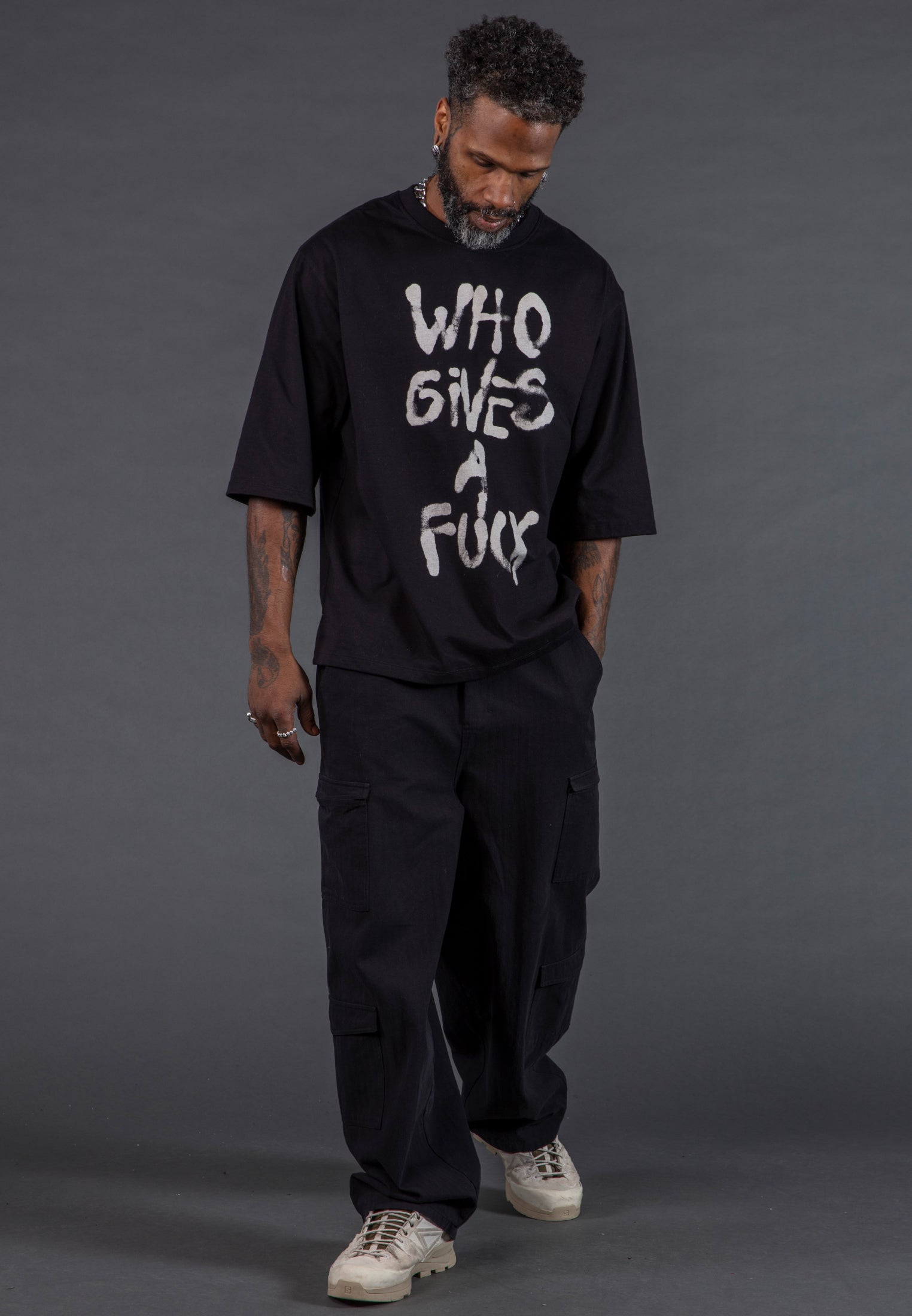 WHO GIVES A FUCK OVERSIZED T-SHIRT BLACK