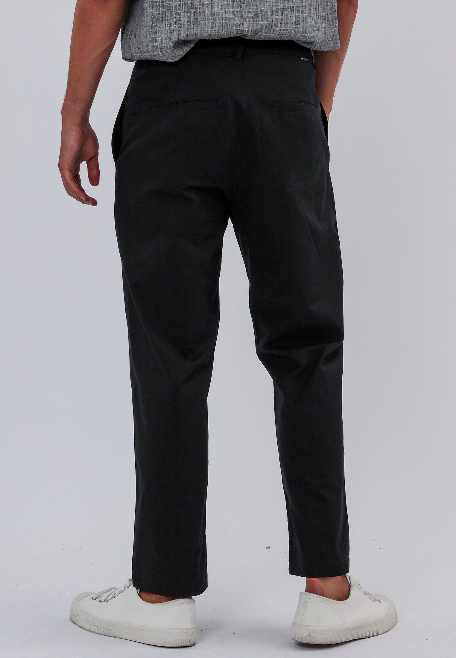 LIGHTWEIGHT BASIC CHINO JET BLACK