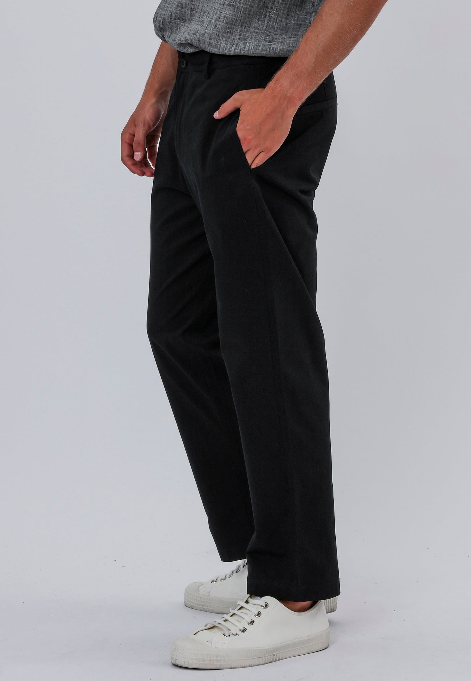 LIGHTWEIGHT BASIC CHINO JET BLACK