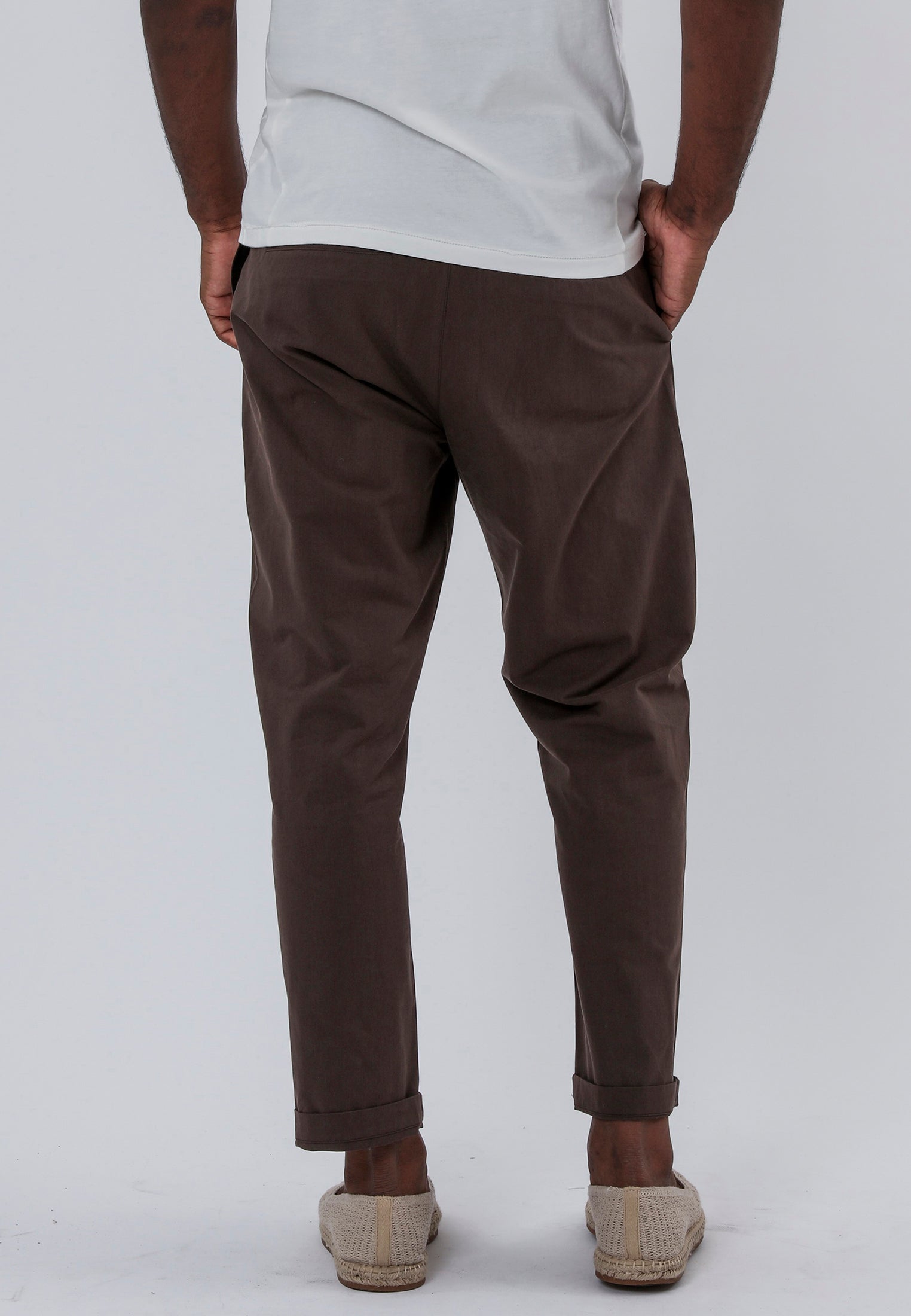 LIGHTWEIGHT BASIC CHINO CHOCOLATE