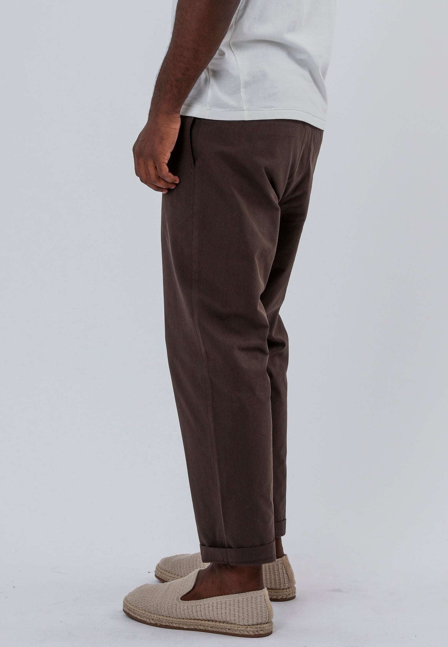 LIGHTWEIGHT BASIC CHINO CHOCOLATE