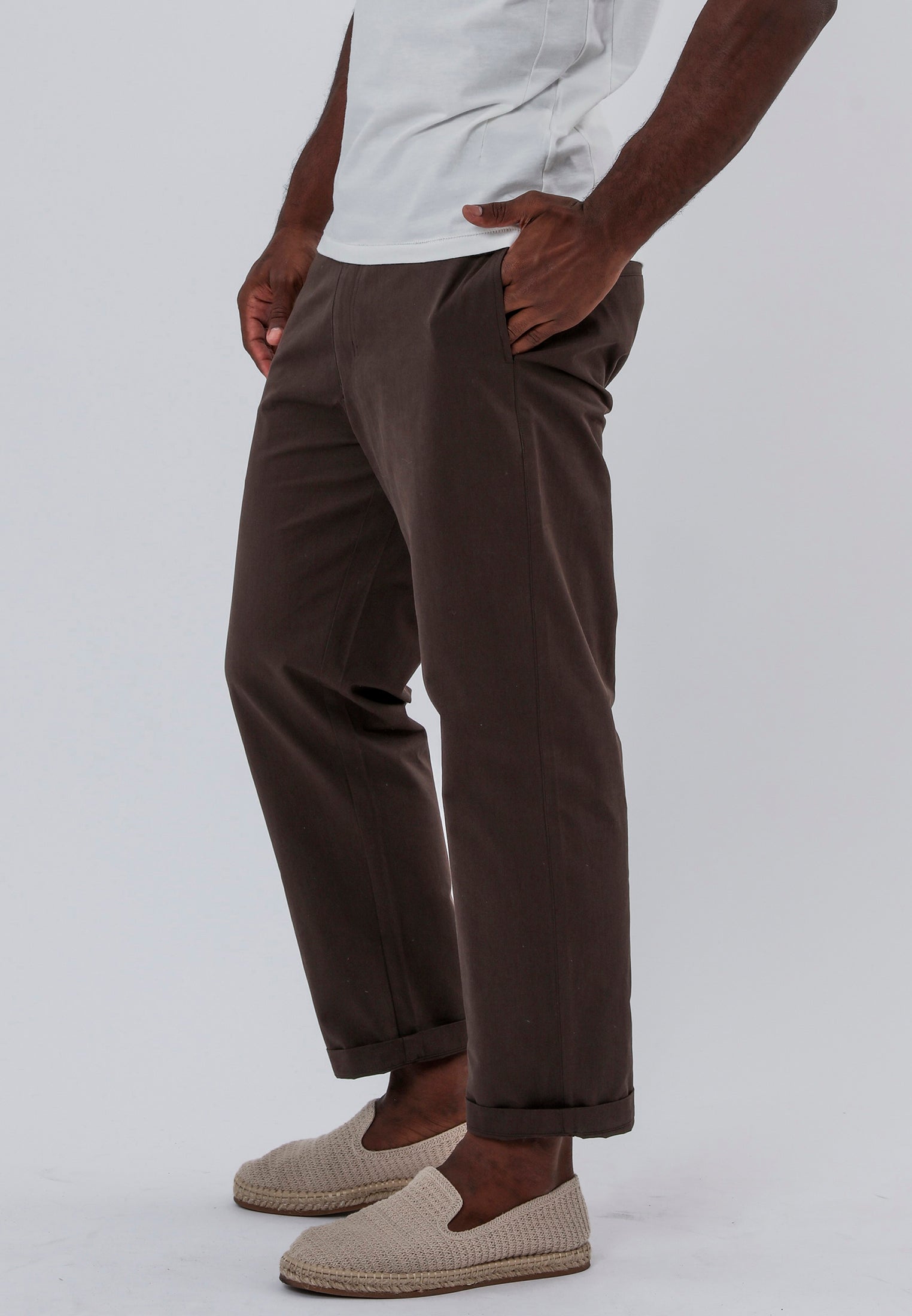 LIGHTWEIGHT BASIC CHINO CHOCOLATE