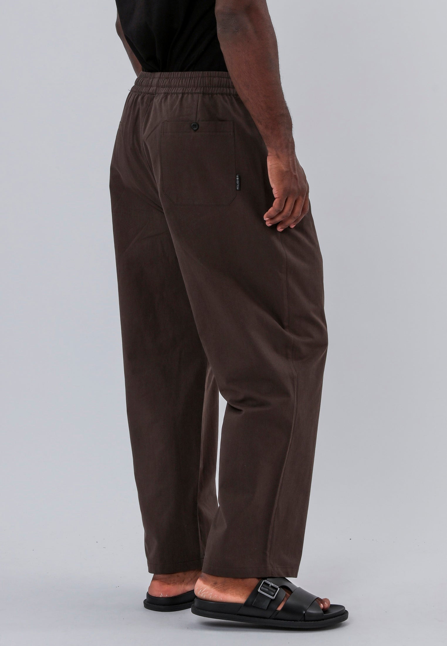 PLEATED JOGGER CHOCOLATE