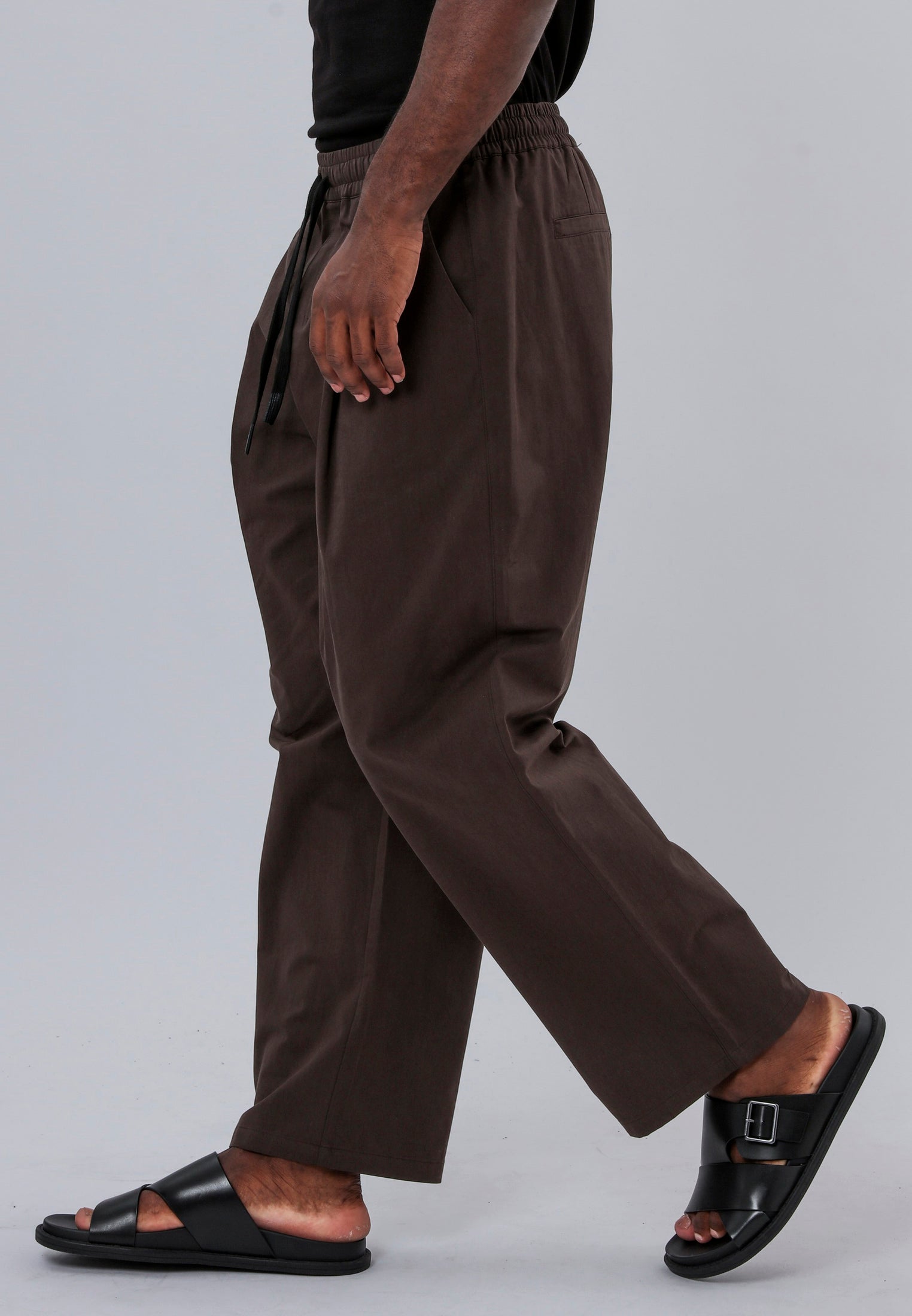 PLEATED JOGGER CHOCOLATE