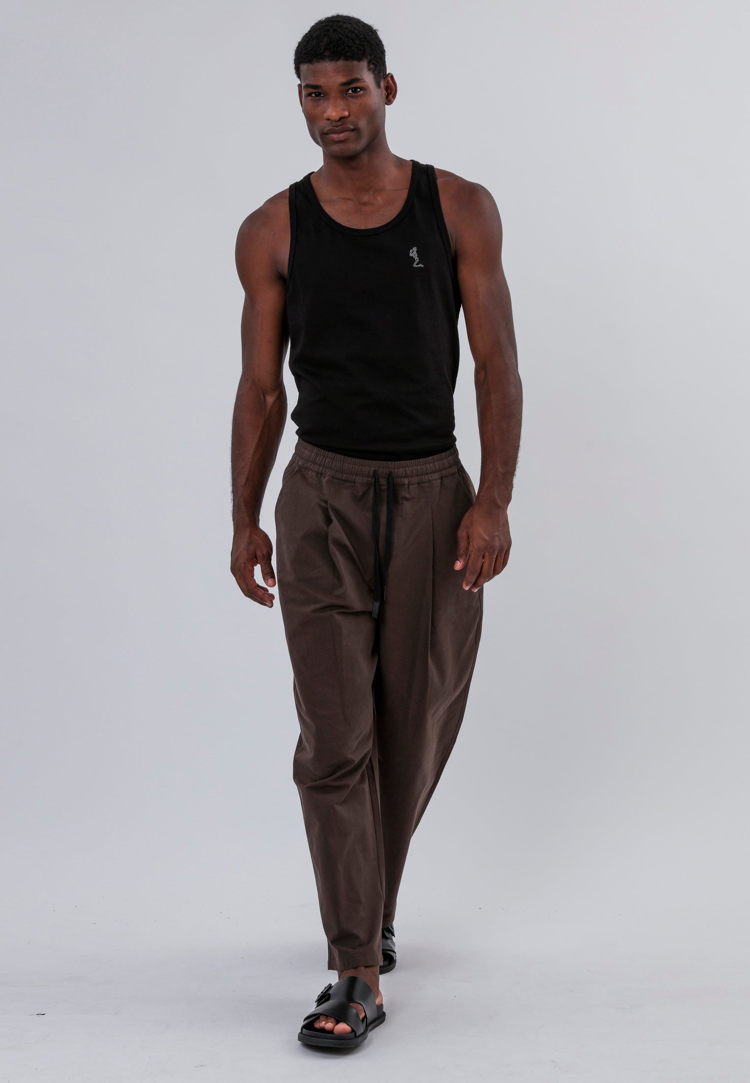 PLEATED JOGGER CHOCOLATE