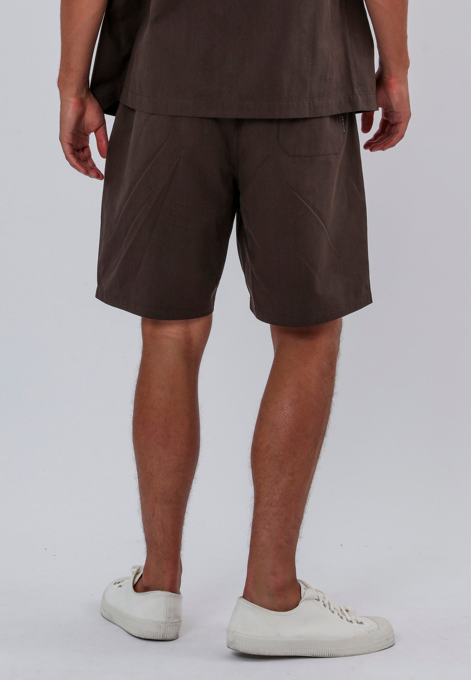 PLEATED SHORTS CHOCOLATE