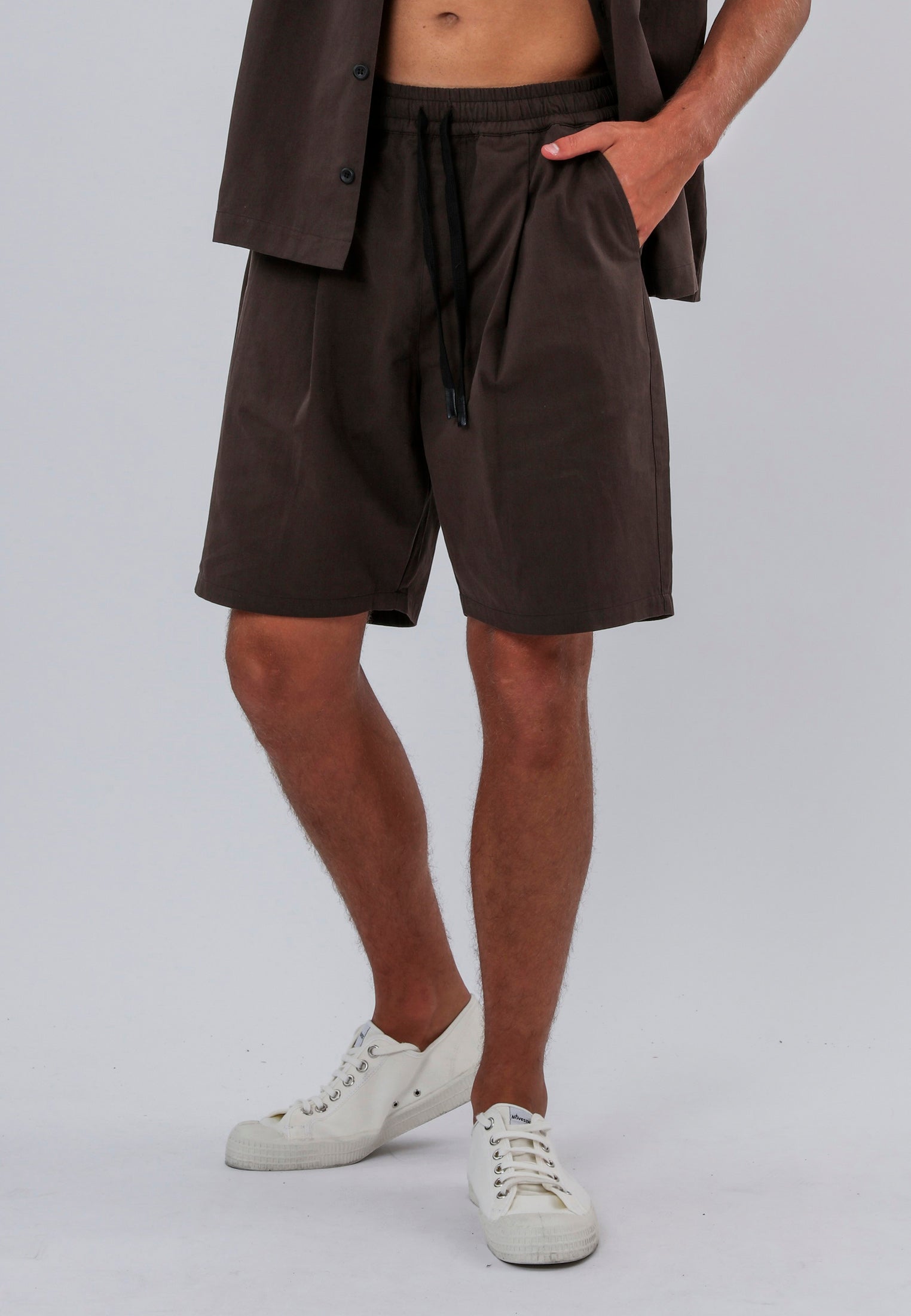 PLEATED SHORTS CHOCOLATE