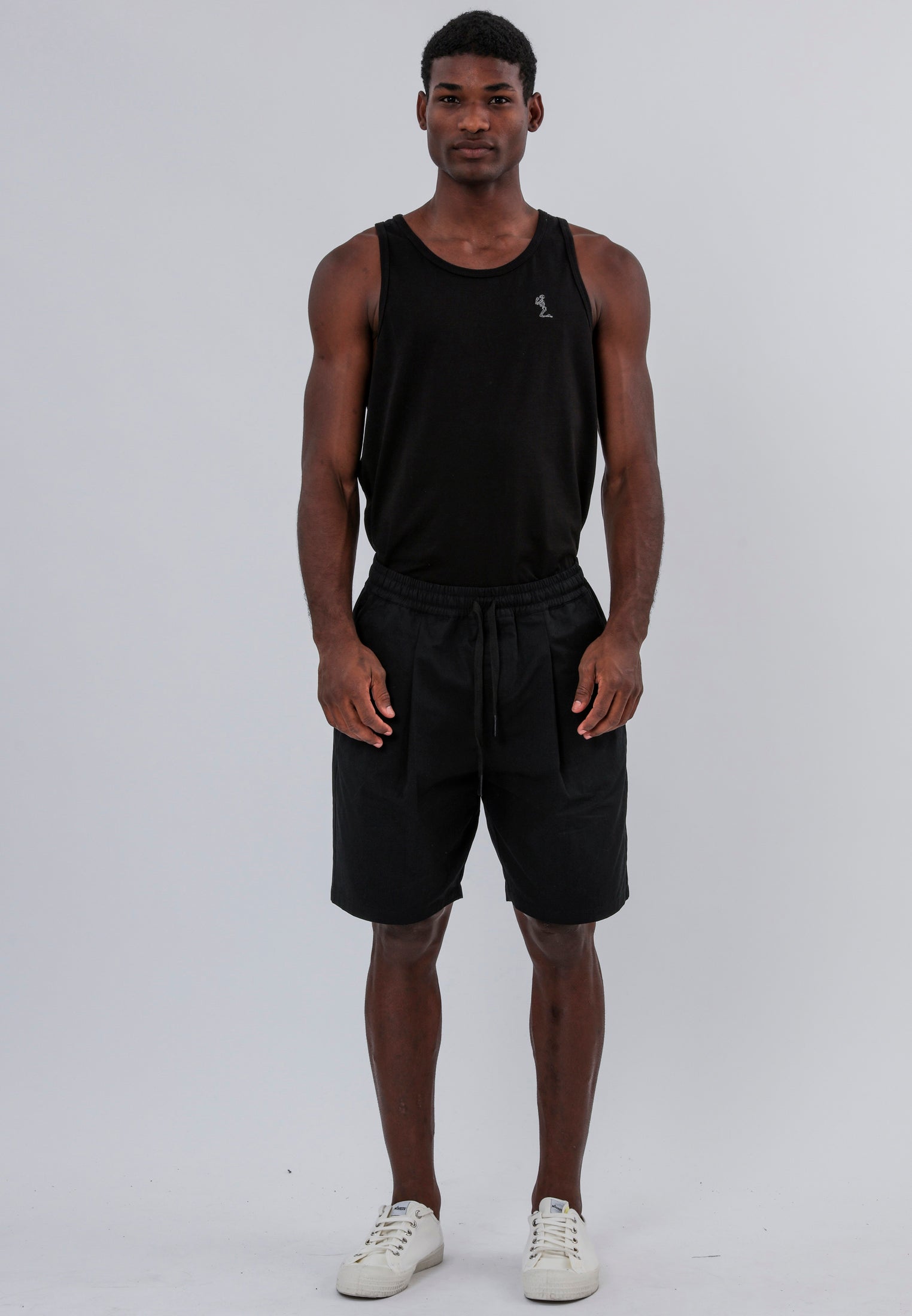 PLEATED SHORTS JET BLACK