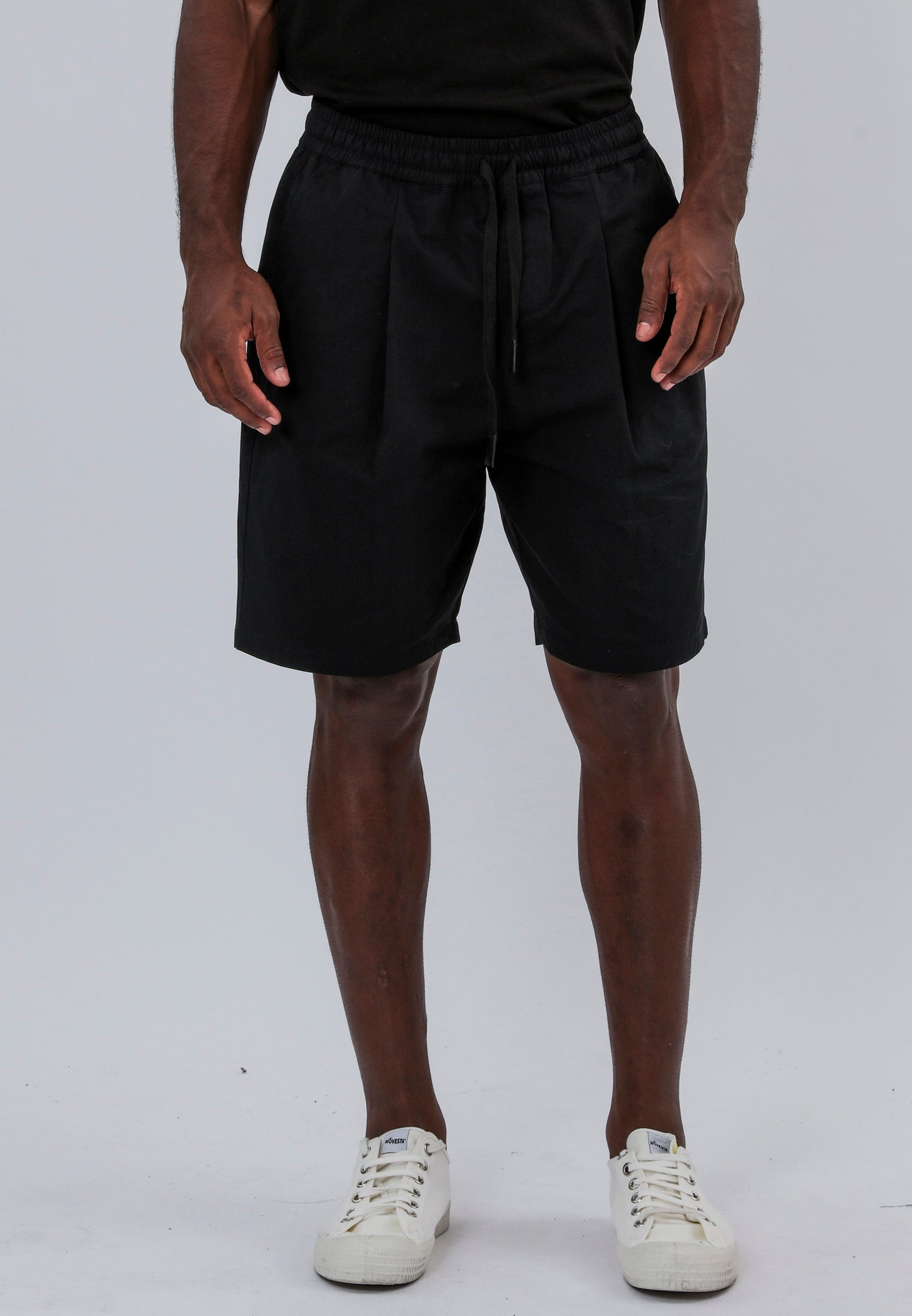 PLEATED SHORTS JET BLACK