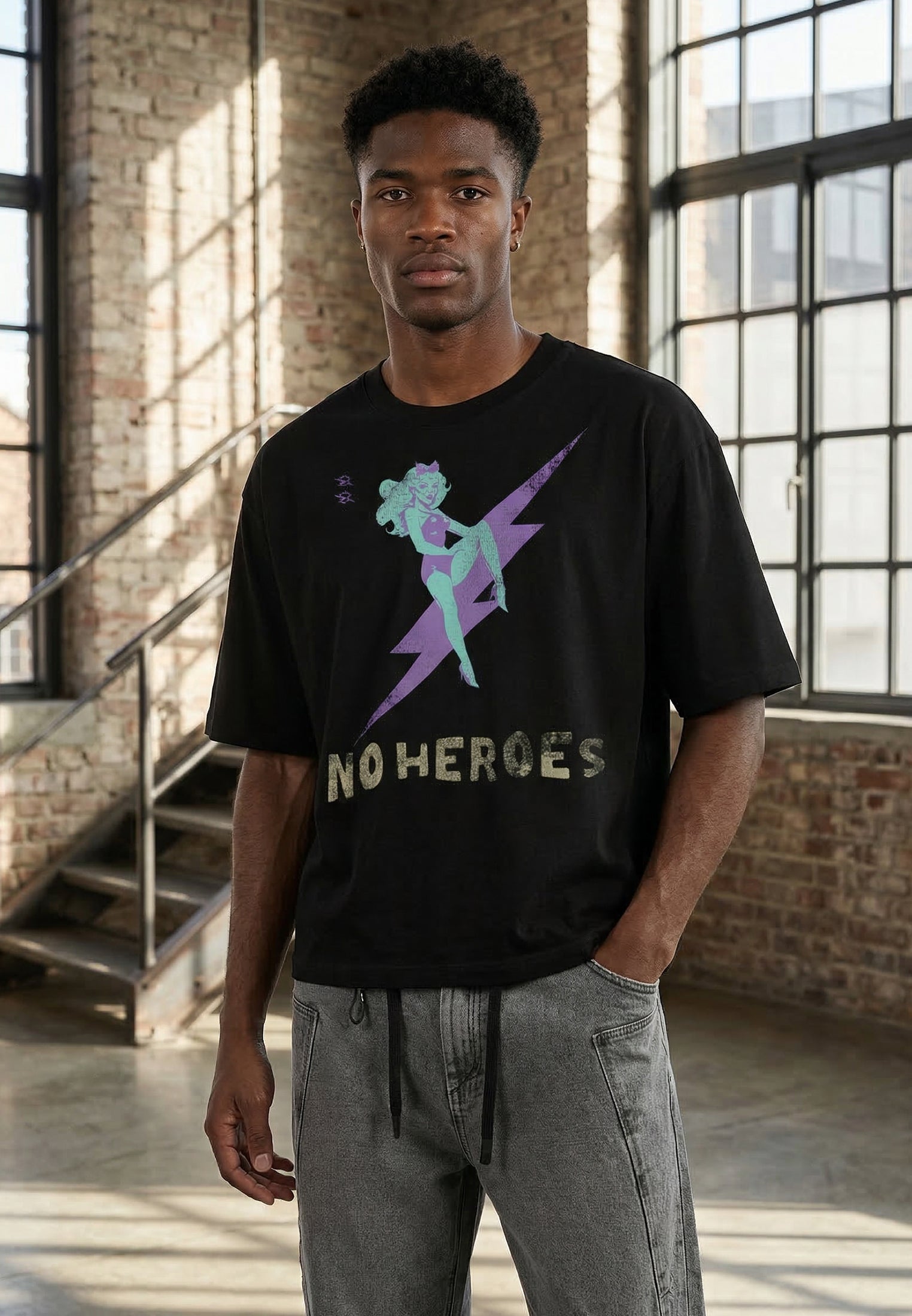 NO HEROES CROP T-SHIRT BLACK