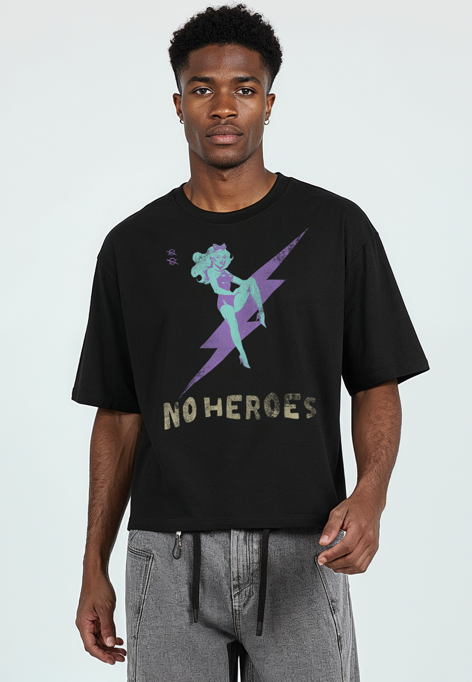 NO HEROES CROP T-SHIRT BLACK