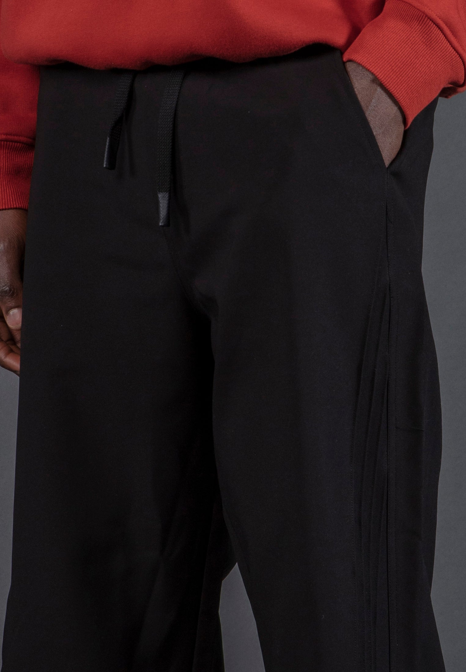 RELAXED THREAD PANTS BLACK