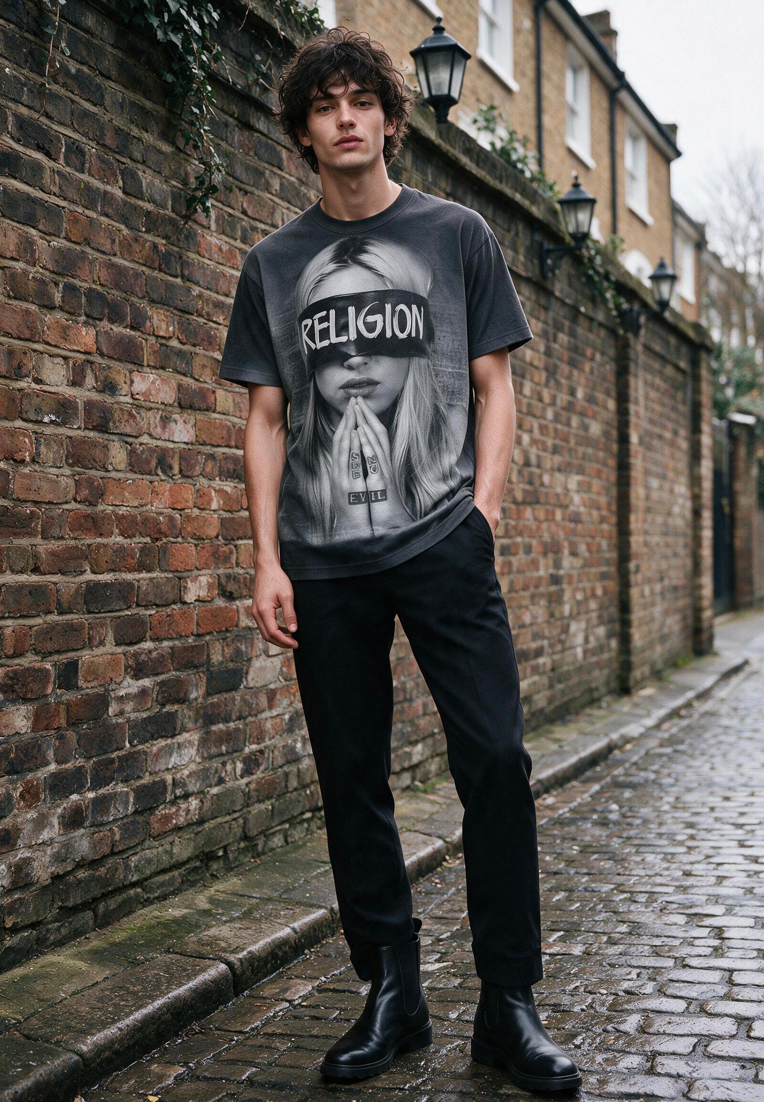 BLIND FOLD CURVED HEM T-SHIRT BLACK