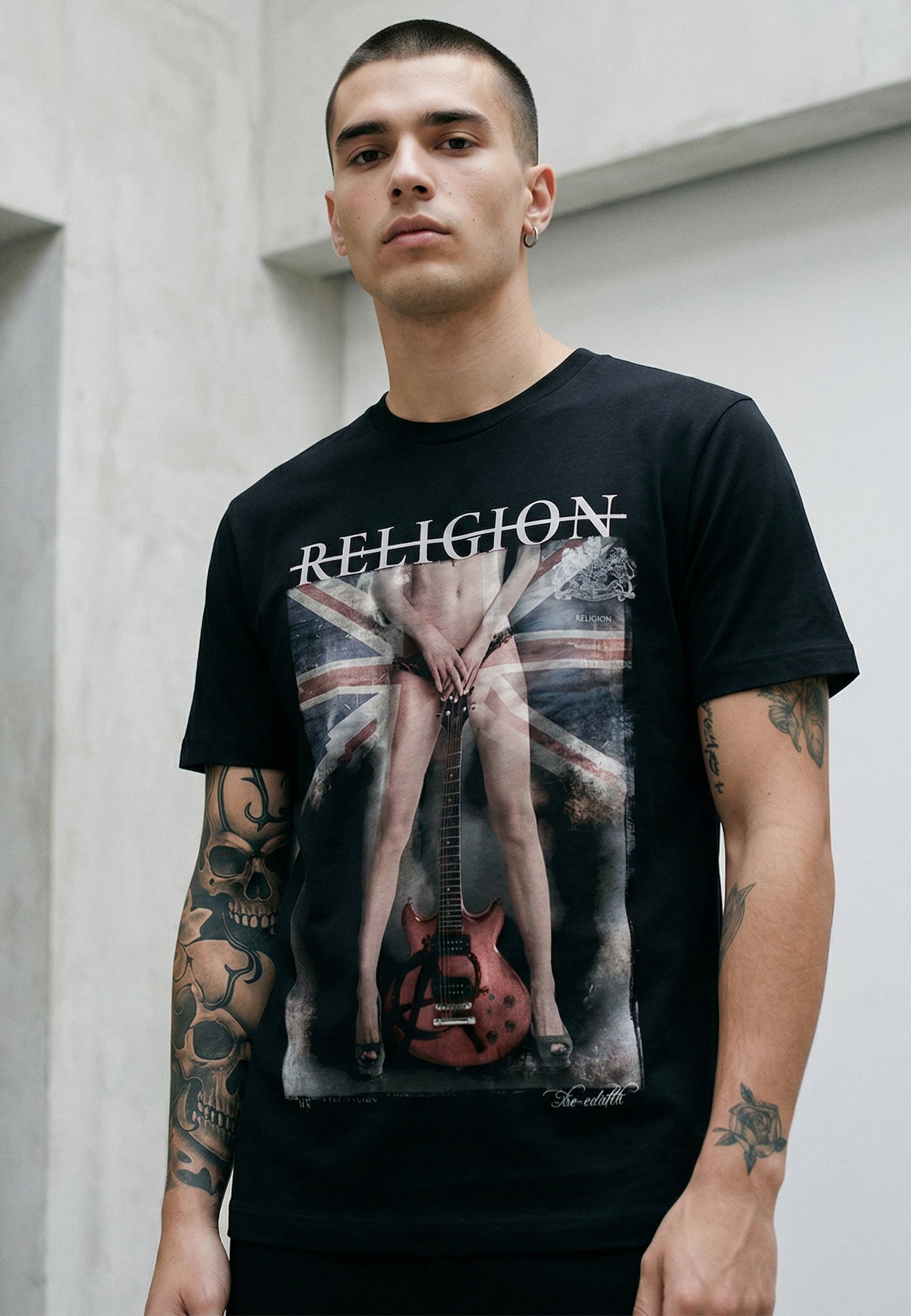 GIRL FLAG GUITAR T-SHIRT JET BLACK