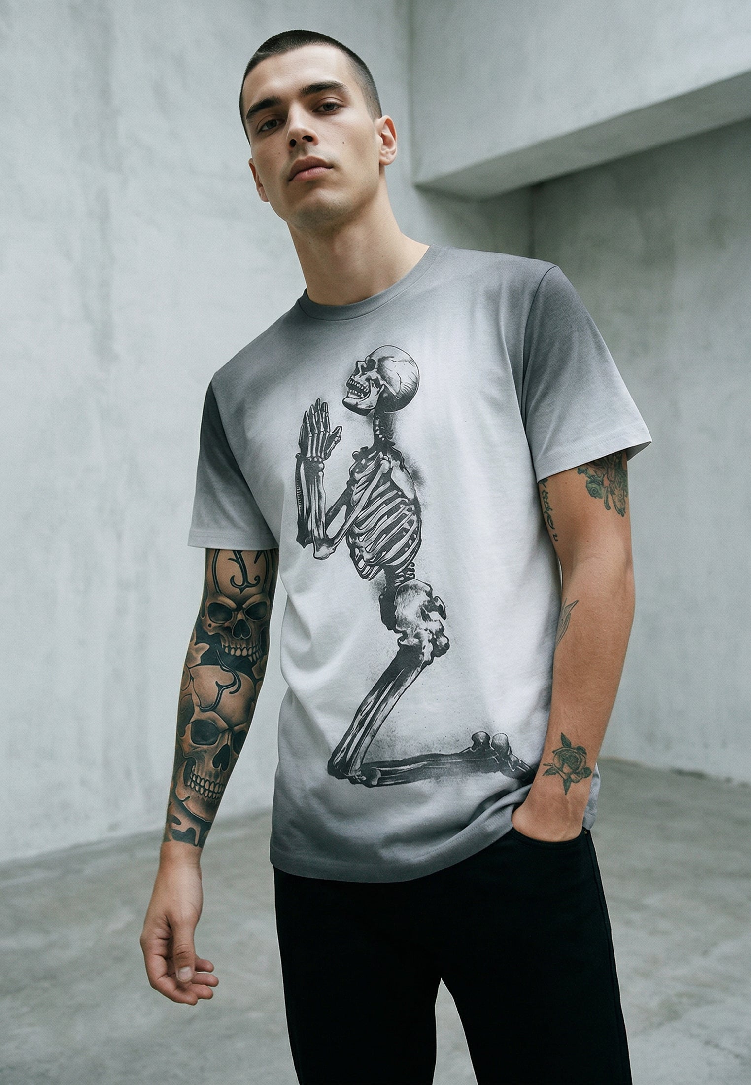 PRAYING SKELETON T-SHIRT WASHED BLACK