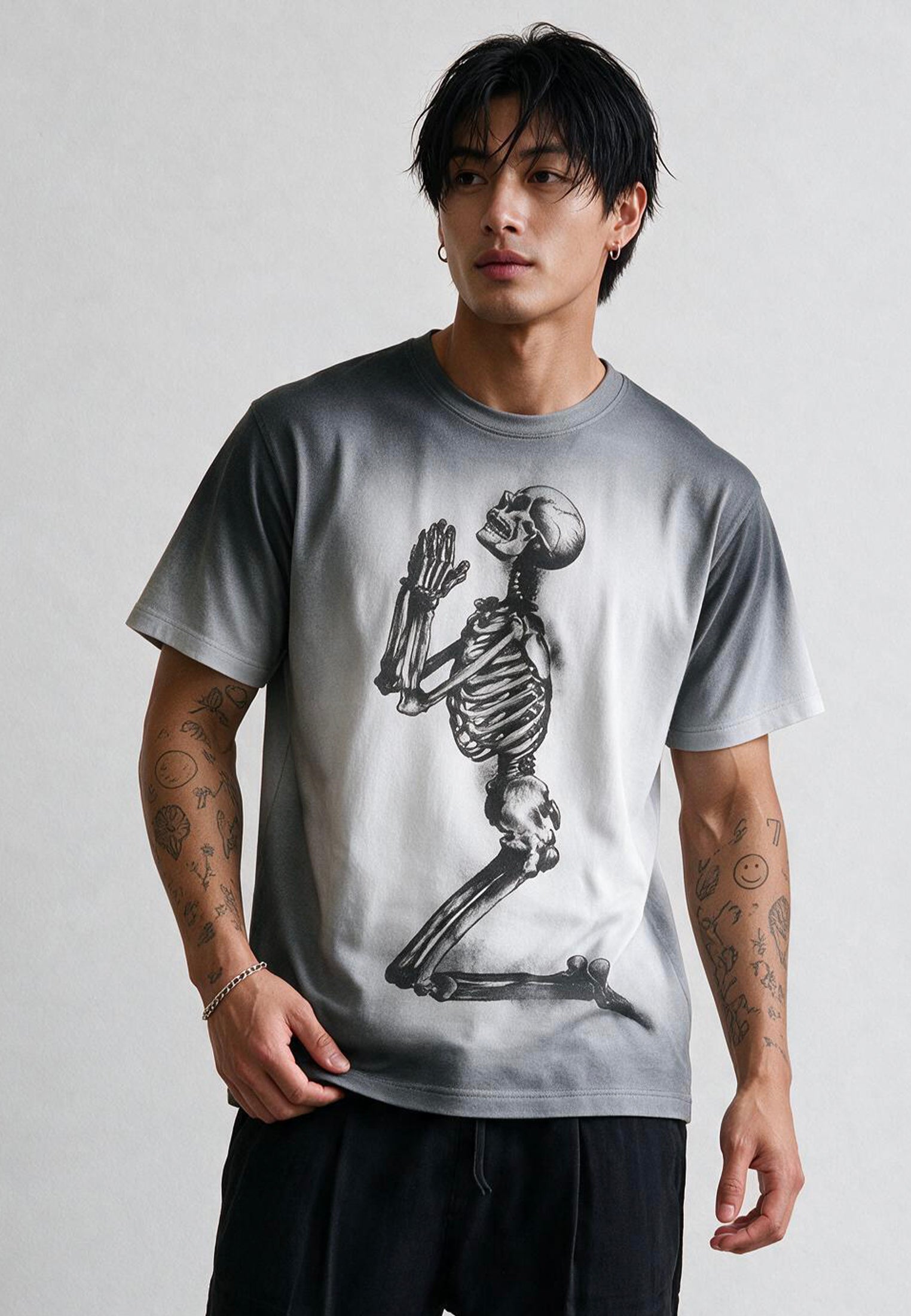 PRAYING SKELETON T-SHIRT WASHED BLACK