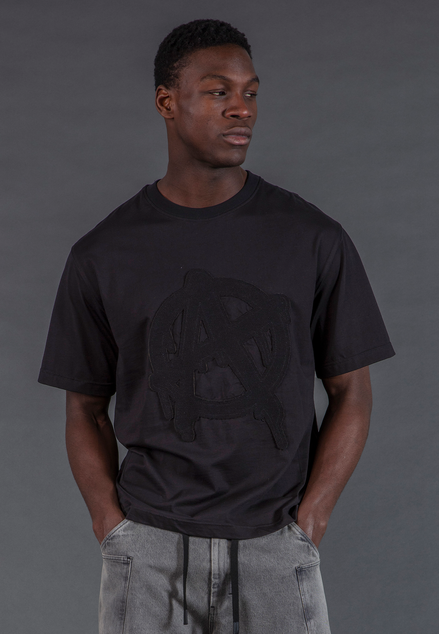ANARCHY APPLIQUE T-SHIRT BLACK