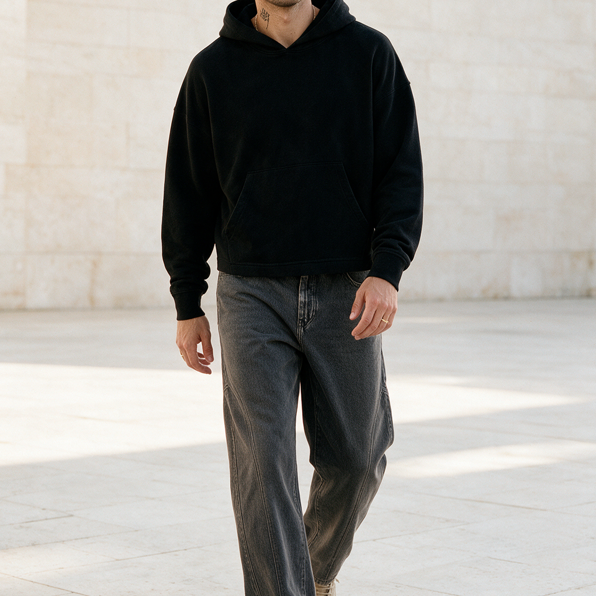 CROP BOX HOODIE BLACK, view 2