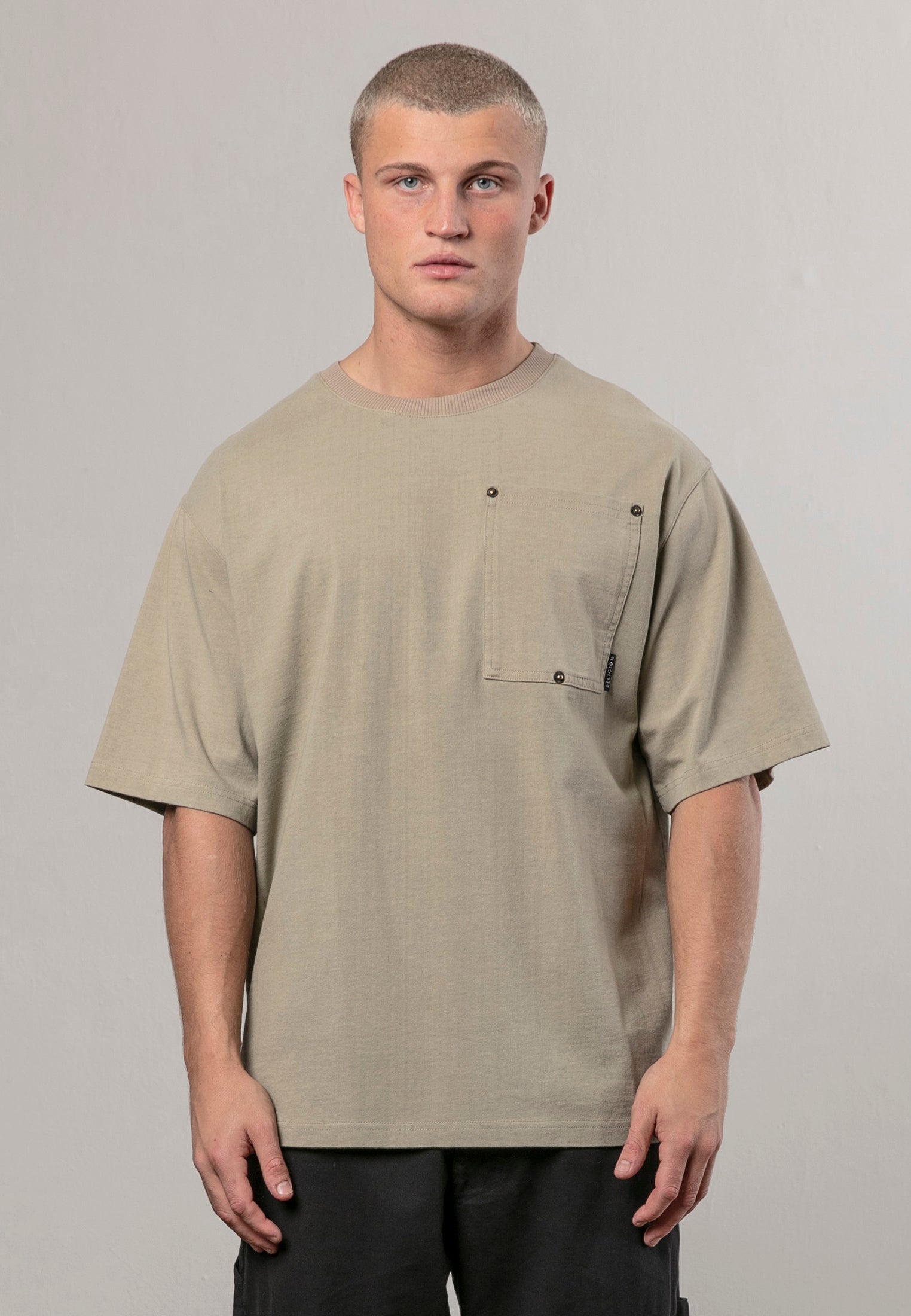 RIVET OVERSIZED T-SHIRT FAWN