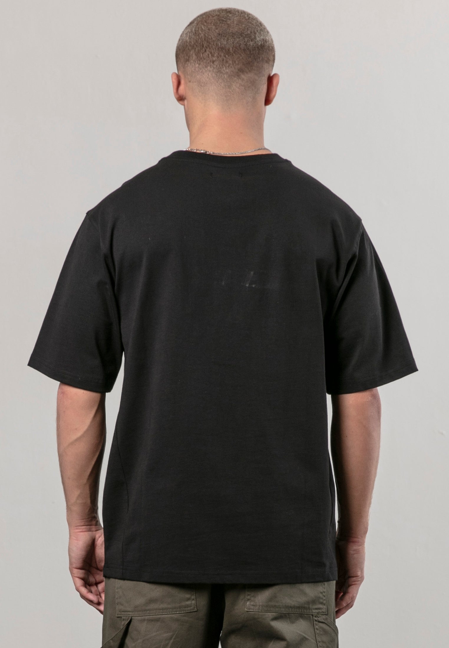 ZIP POCKET T-SHIRT BLACK