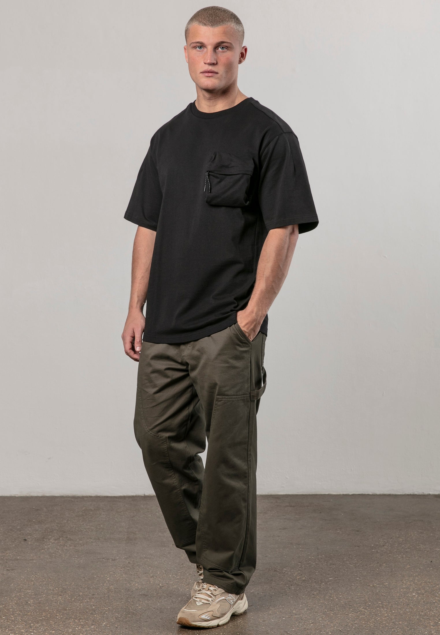 ZIP POCKET T-SHIRT BLACK