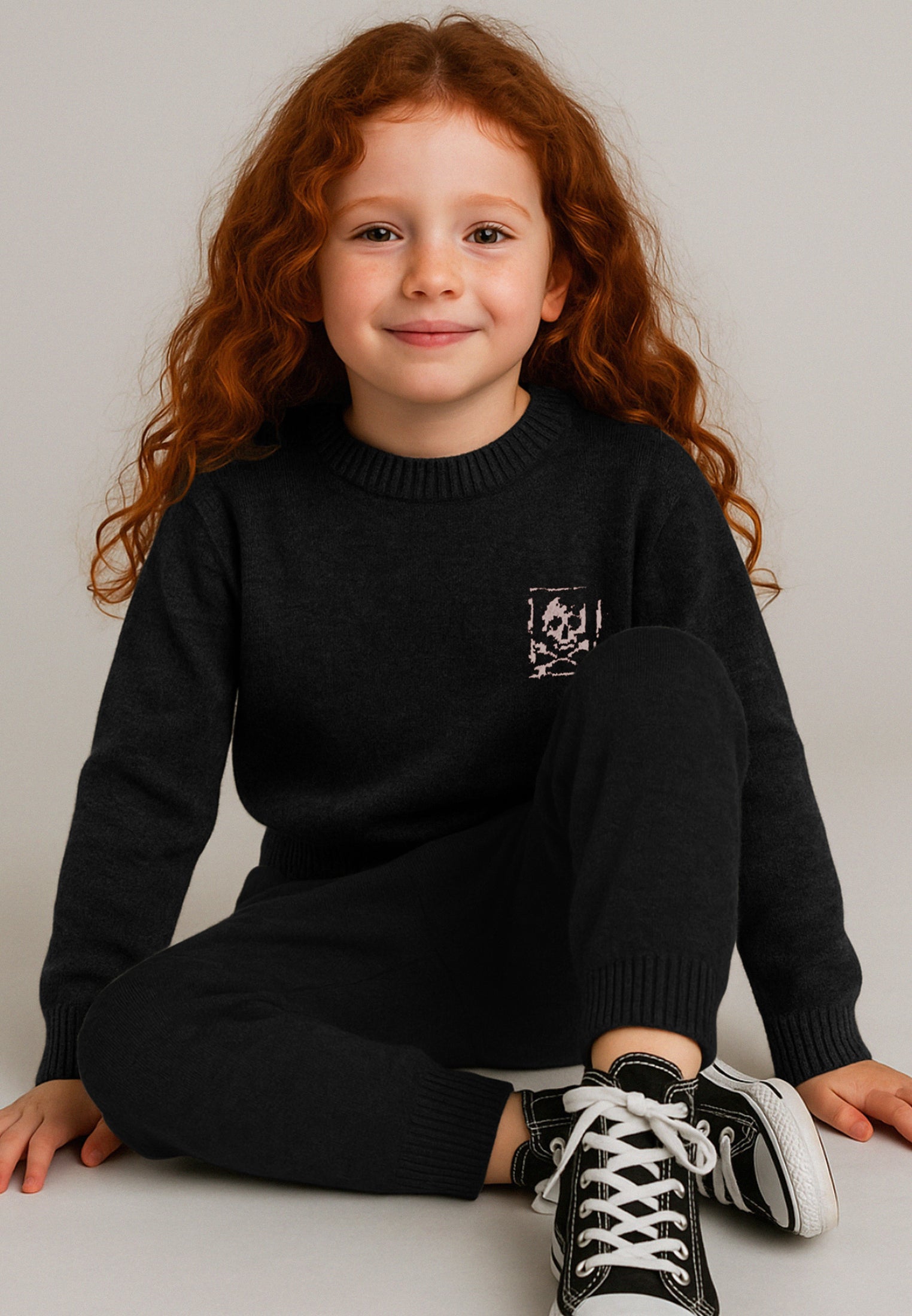 GIRLS SKULLY LOGO JUMPER BLACK