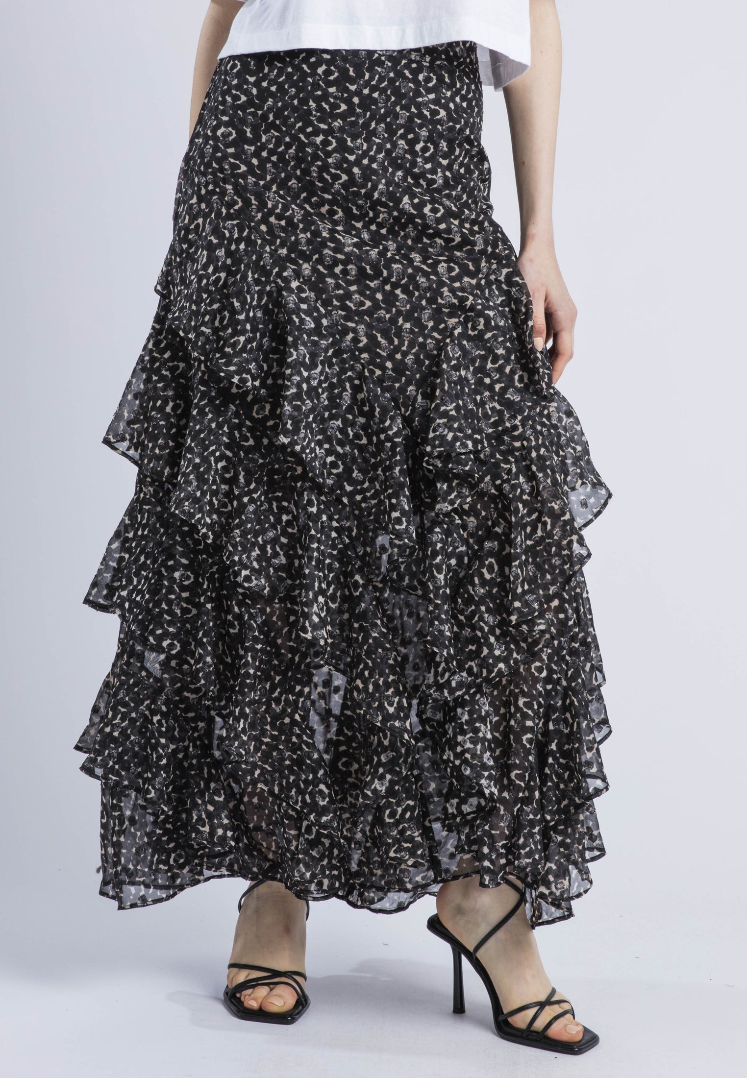 SCARLET SKIRT BLACK & WHITE