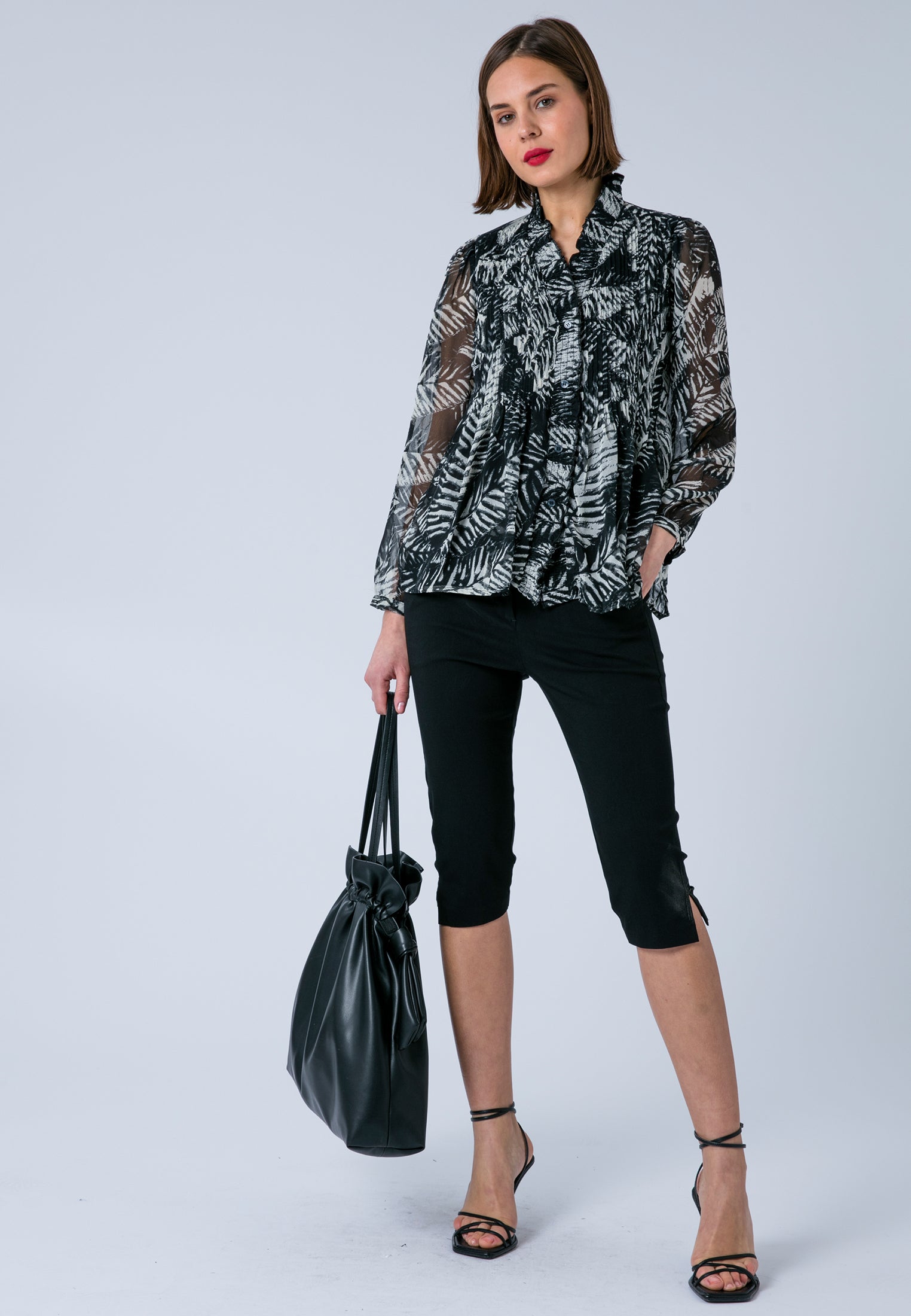 CAROLINA SHIRT VAMP BLACK & WHITE