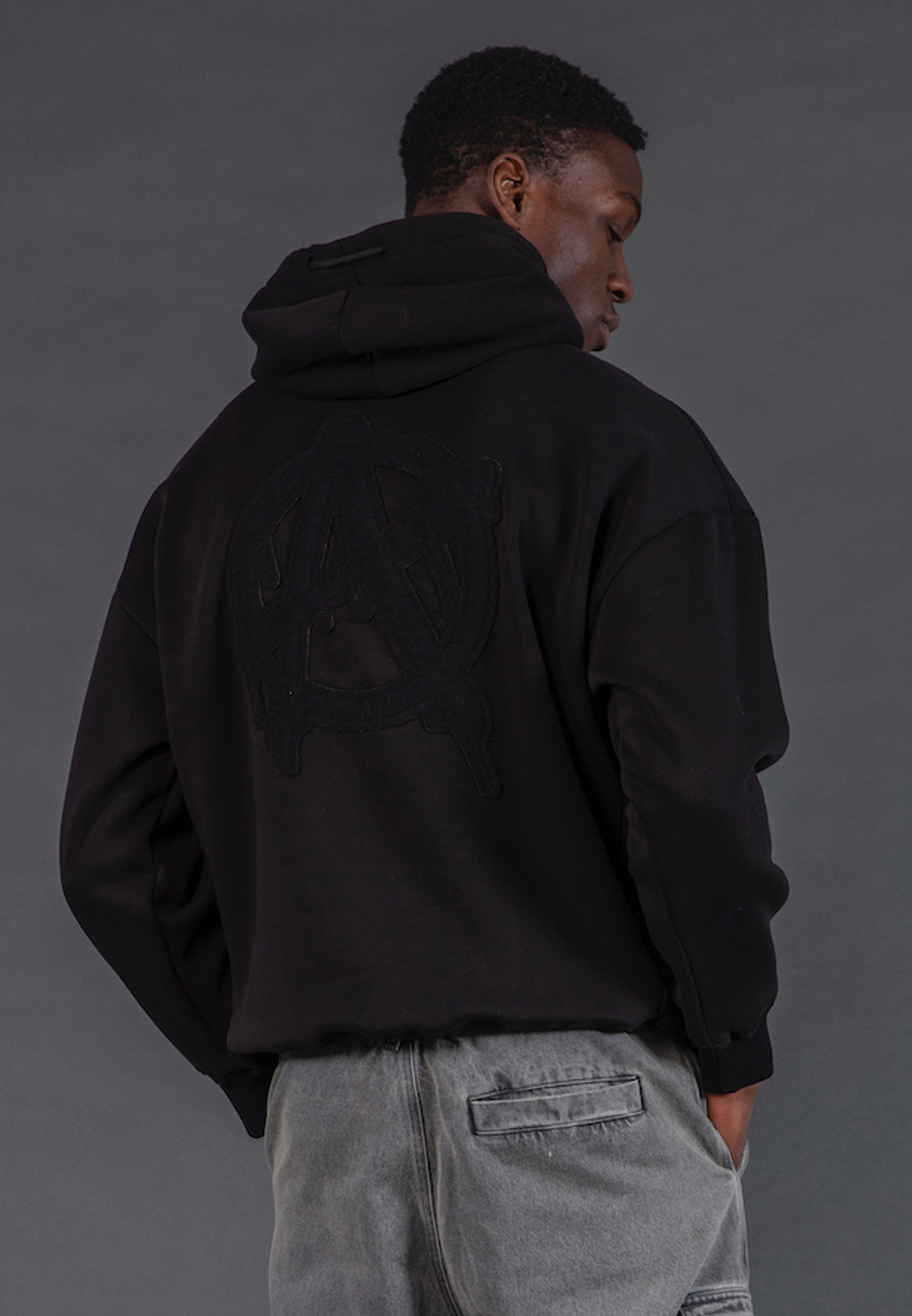 ANARCHY APPLIQUE HOODIE BLACK