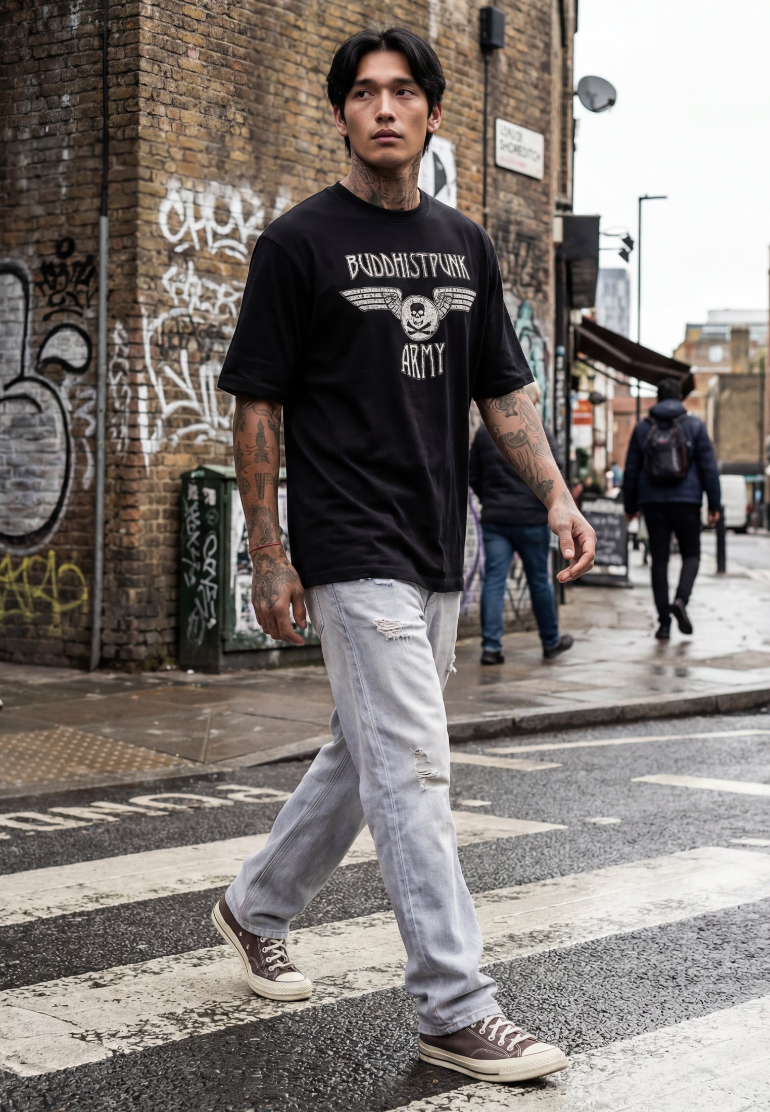 DISTRESSED EMBROIDERED SKULL T-SHIRT BLACK